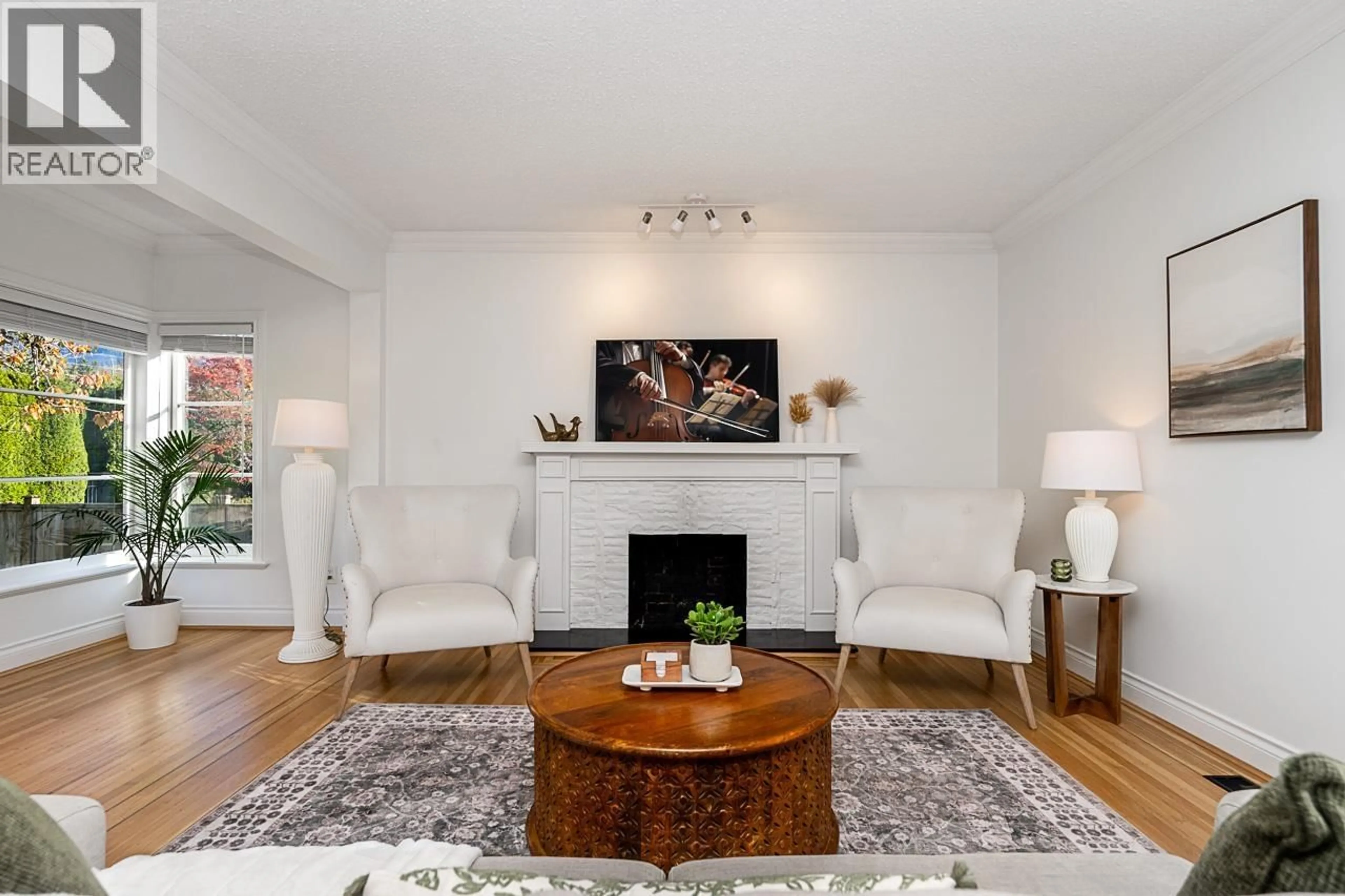 Living room with furniture, unknown for 1258 JEFFERSON AVENUE, West Vancouver British Columbia V7T2B1