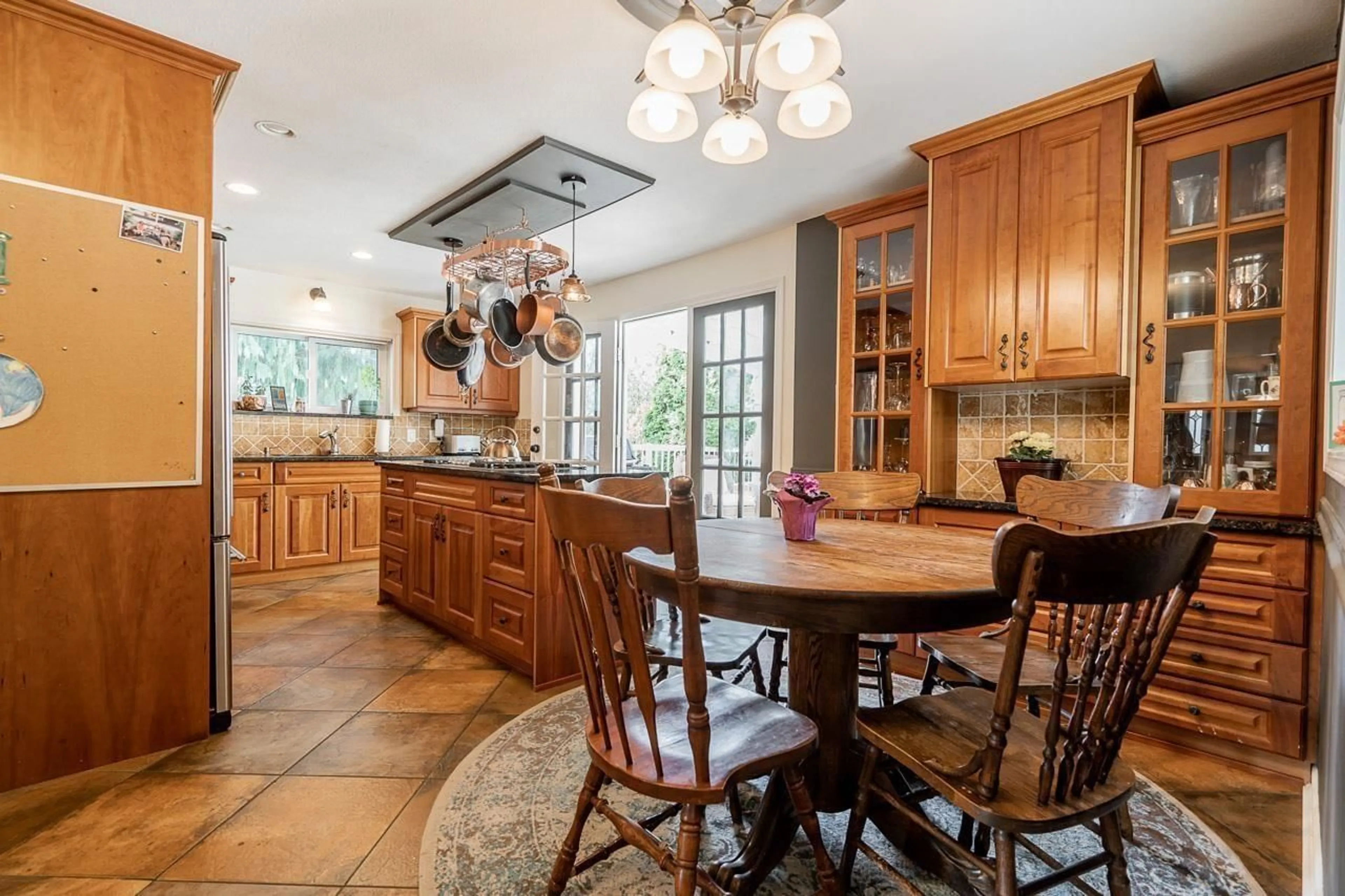 Open concept kitchen, ceramic/tile floor for 20383 41, Langley British Columbia V3A5N1