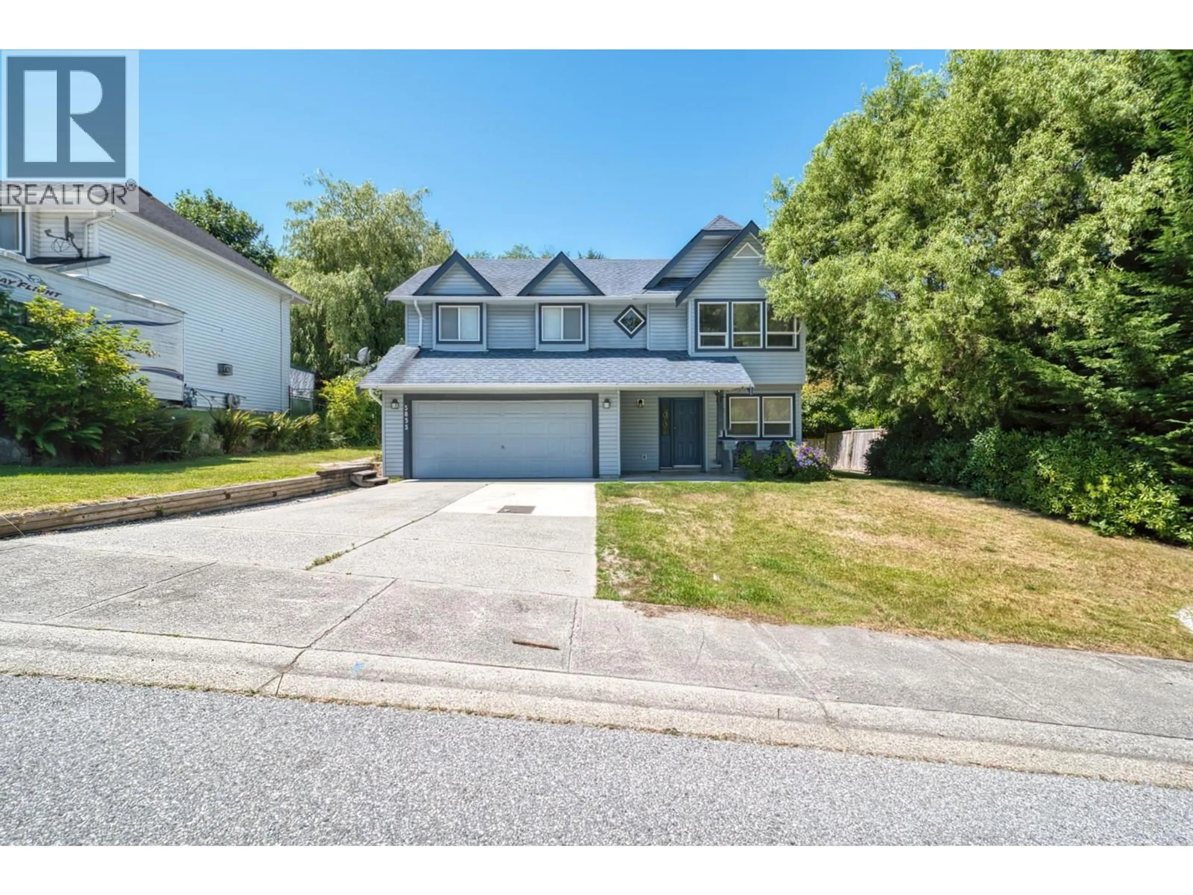 A pic from outside/outdoor area/front of a property/back of a property/a pic from drone, street for 5833 HERON PLACE, Sechelt British Columbia V7Z0R3