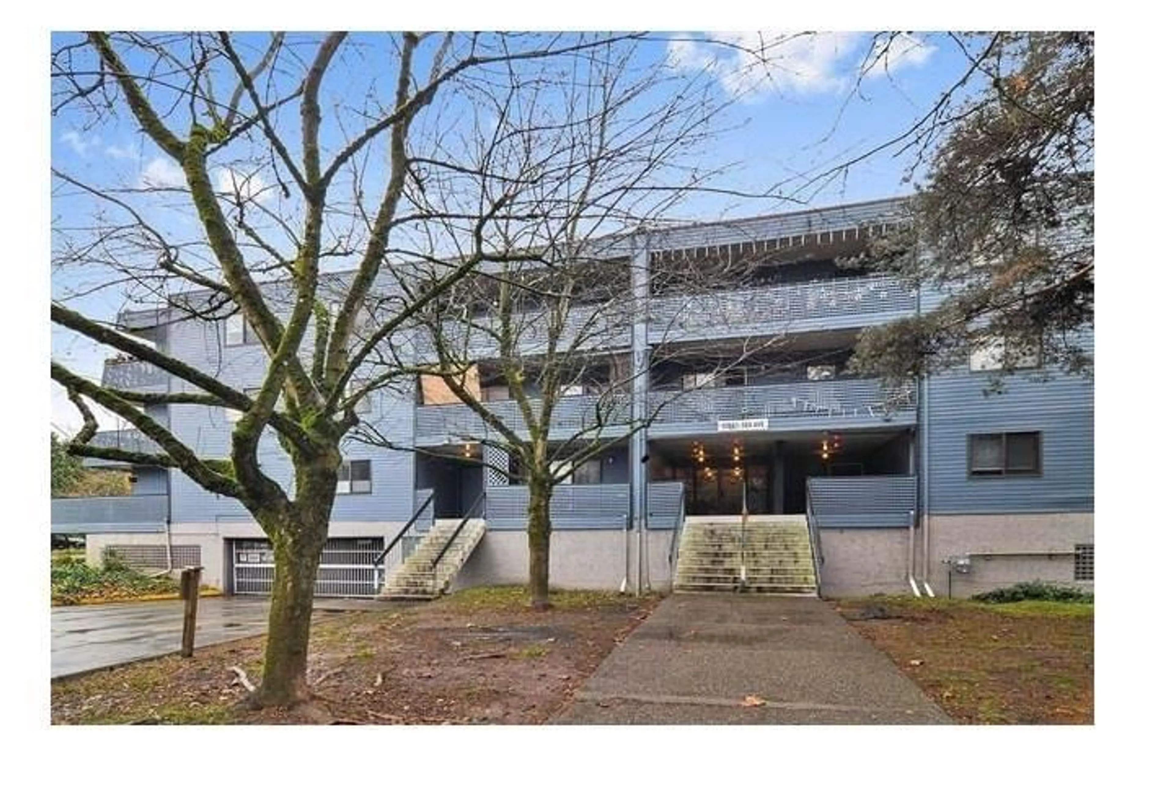 Patio, building for 105 - 17661 58A, Surrey British Columbia V3S1N4