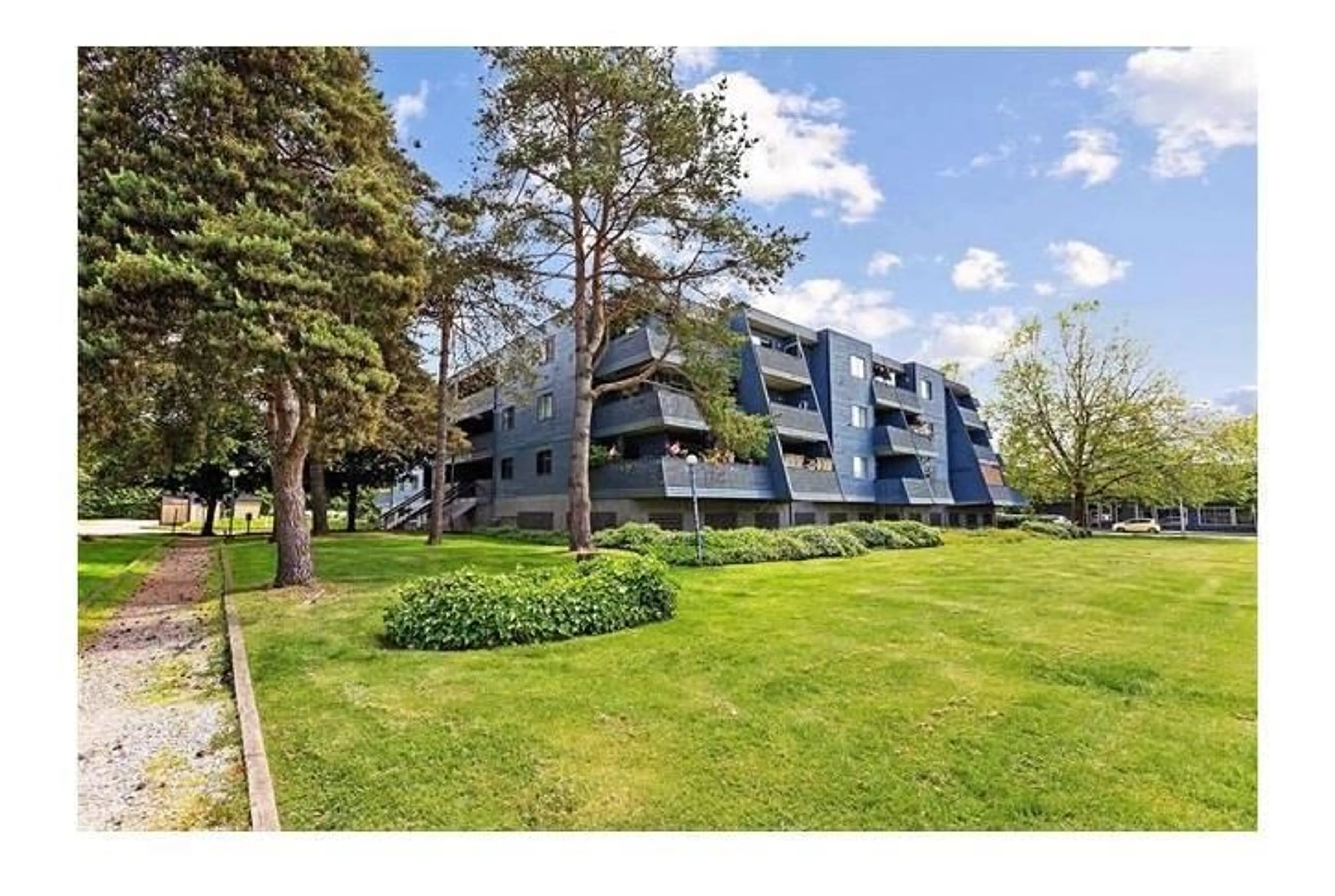 A pic from outside/outdoor area/front of a property/back of a property/a pic from drone, unknown for 105 - 17661 58A, Surrey British Columbia V3S1N4