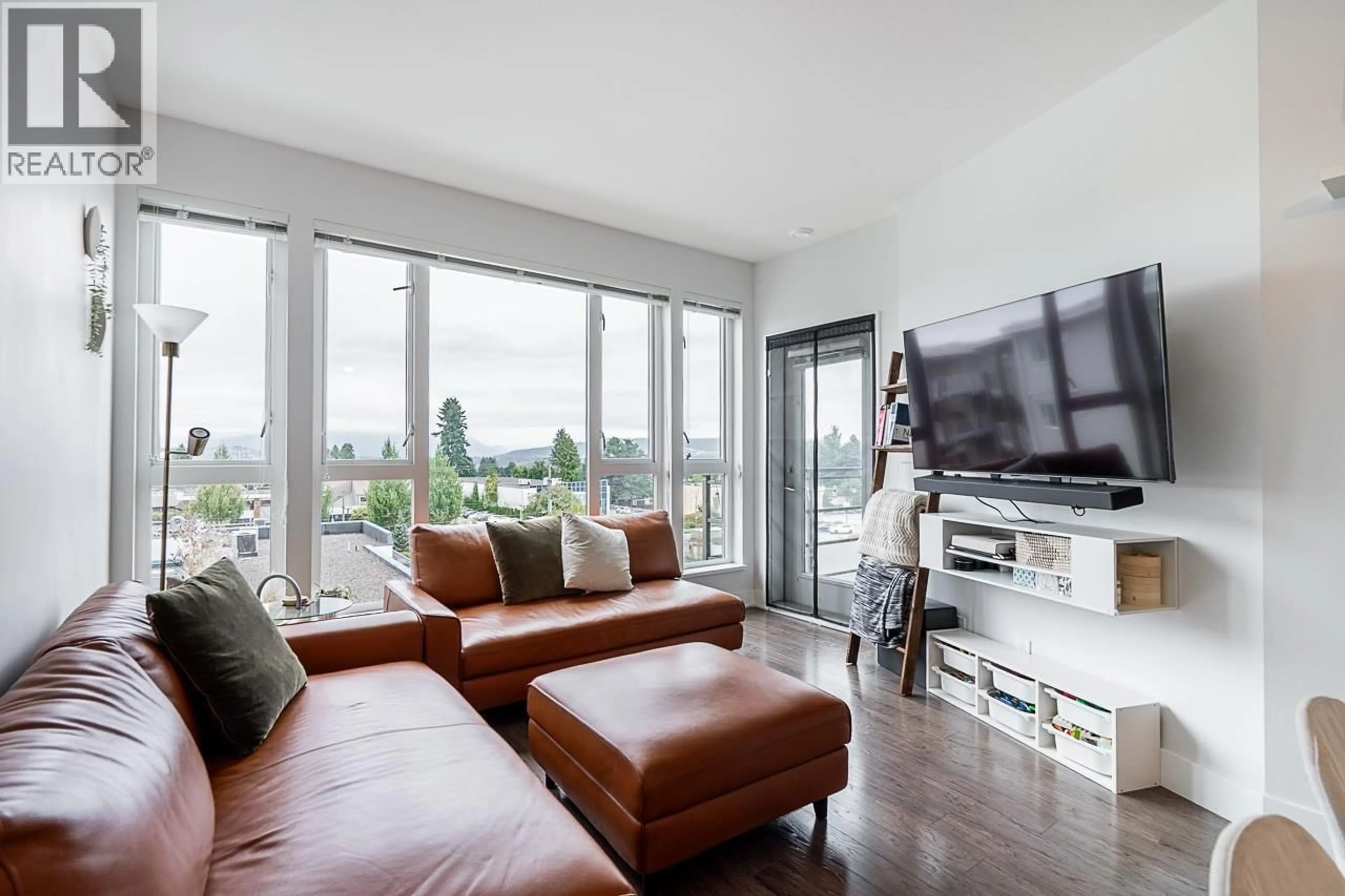 Living room with furniture, unknown for PH18 - 5355 LANE STREET, Burnaby British Columbia V5H0H1