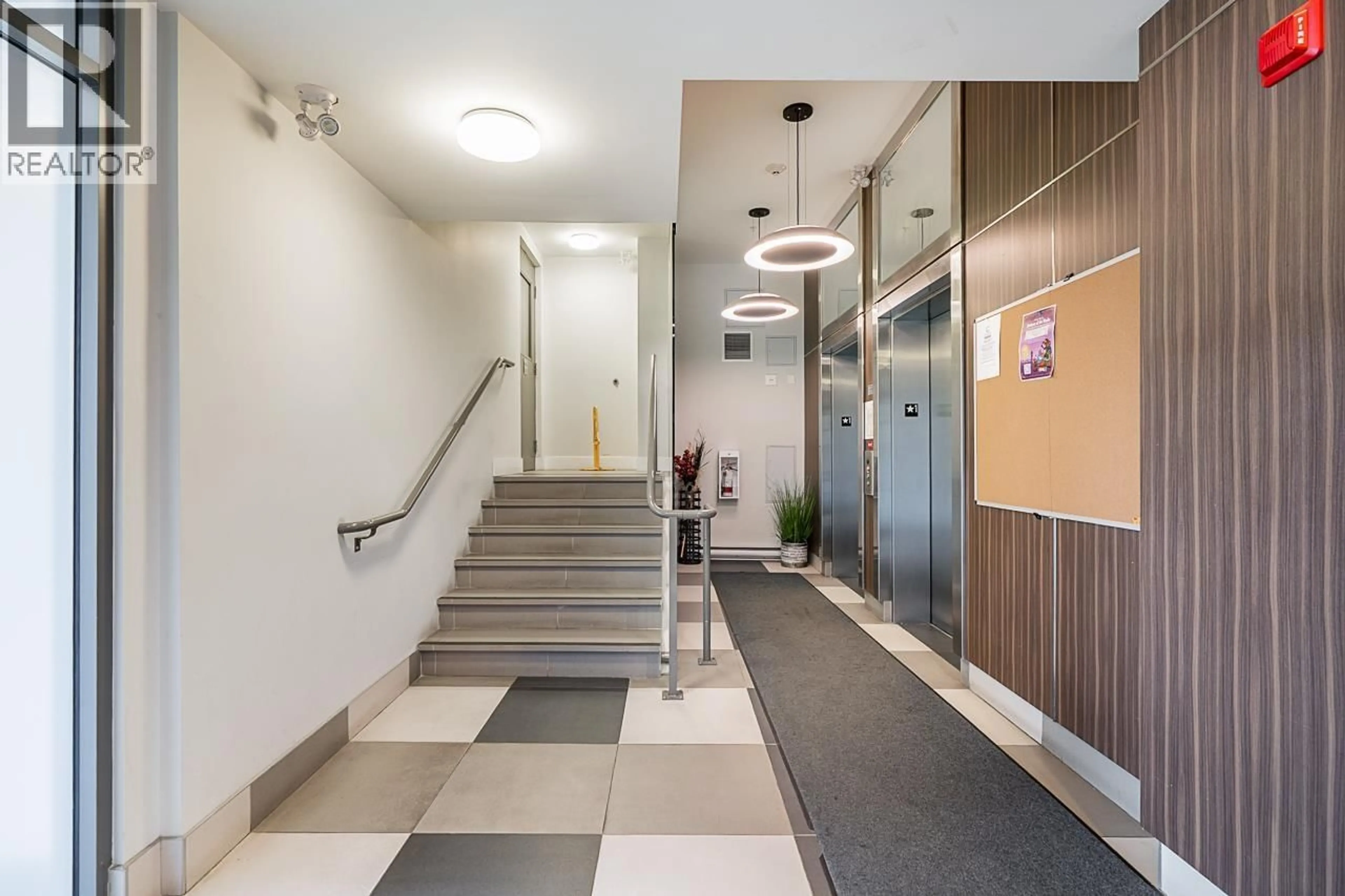 Indoor foyer for PH18 - 5355 LANE STREET, Burnaby British Columbia V5H0H1