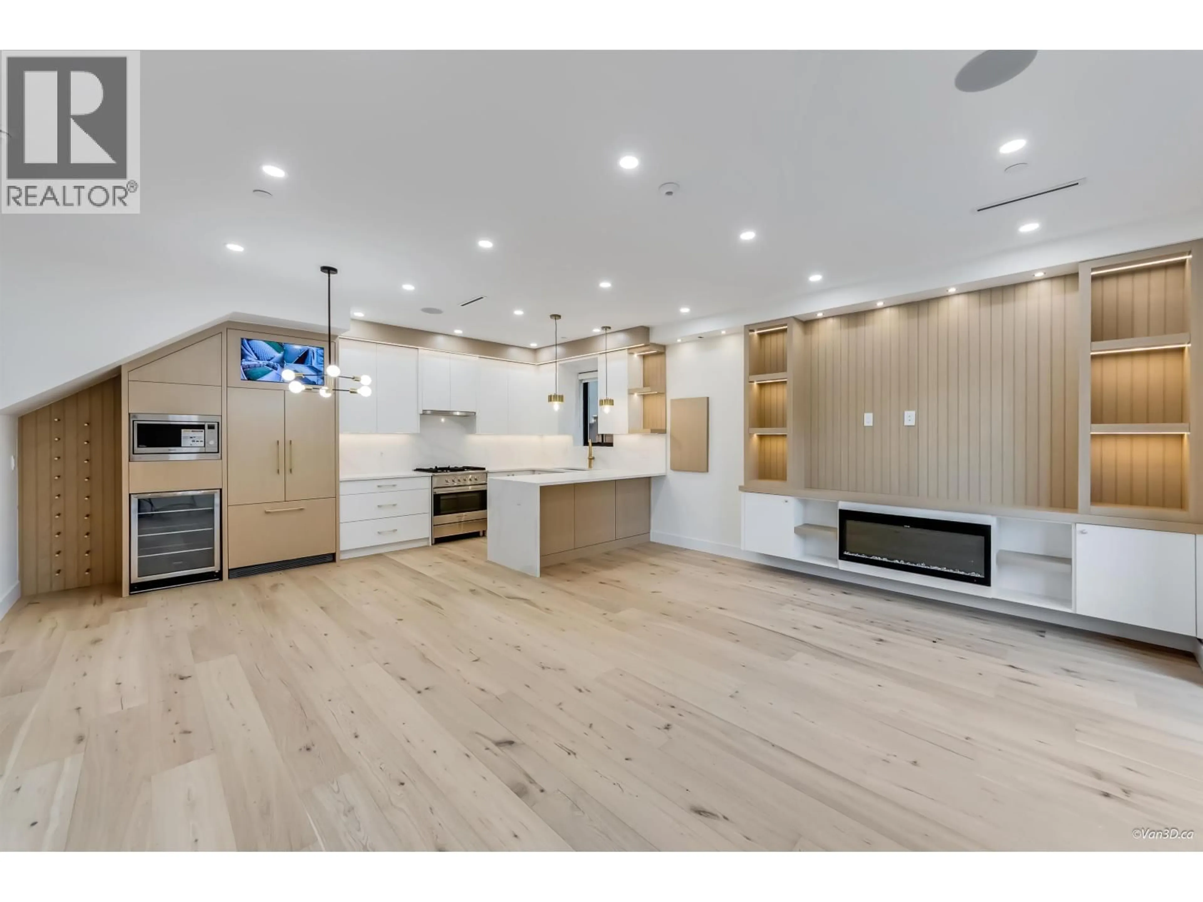 Open concept kitchen, wood/laminate floor for 1 - 150 51 AVENUE, Vancouver British Columbia V5X1C3