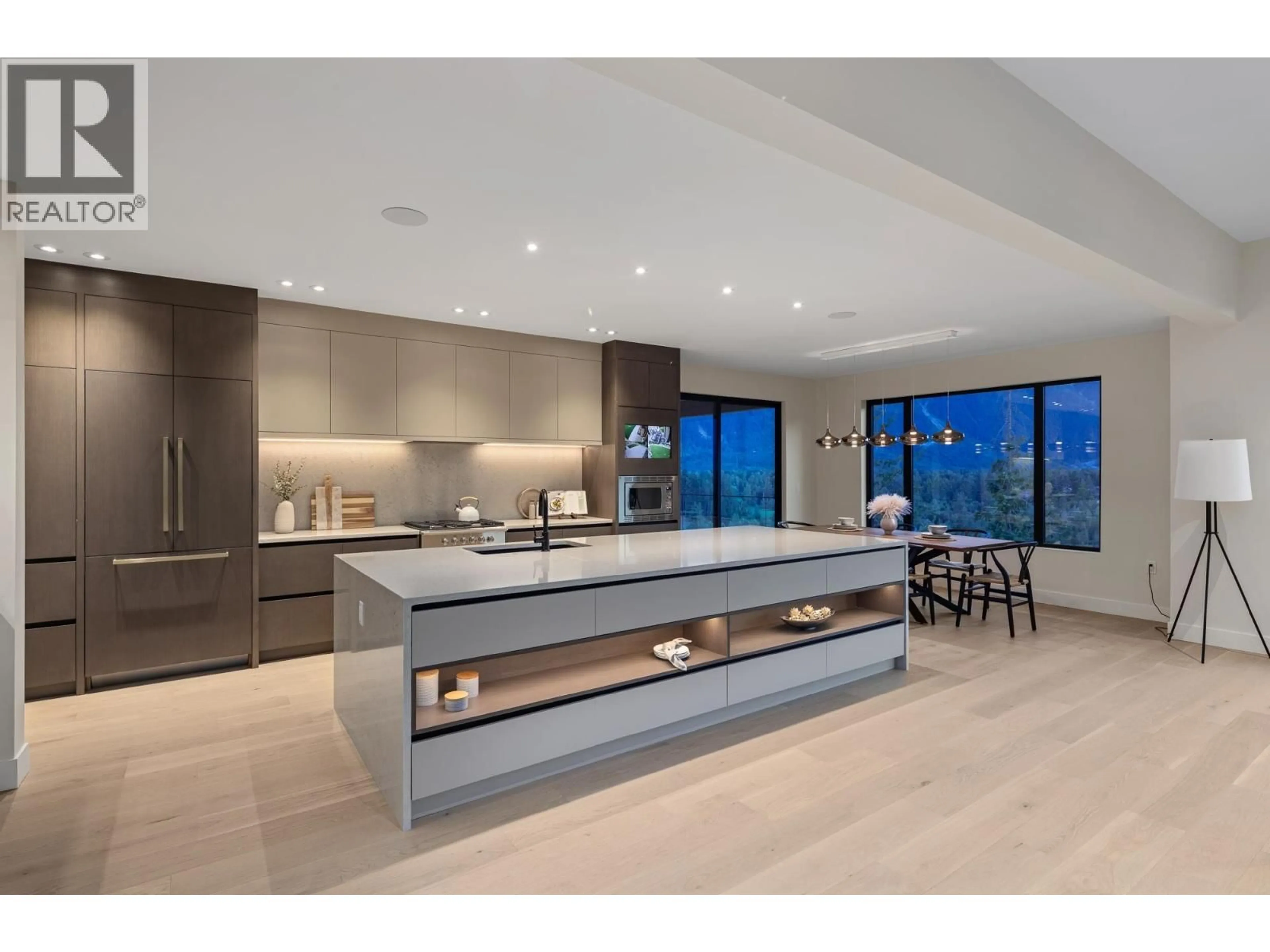 Contemporary kitchen, unknown for 7681 CERULEAN DRIVE, Pemberton British Columbia V0N2L3
