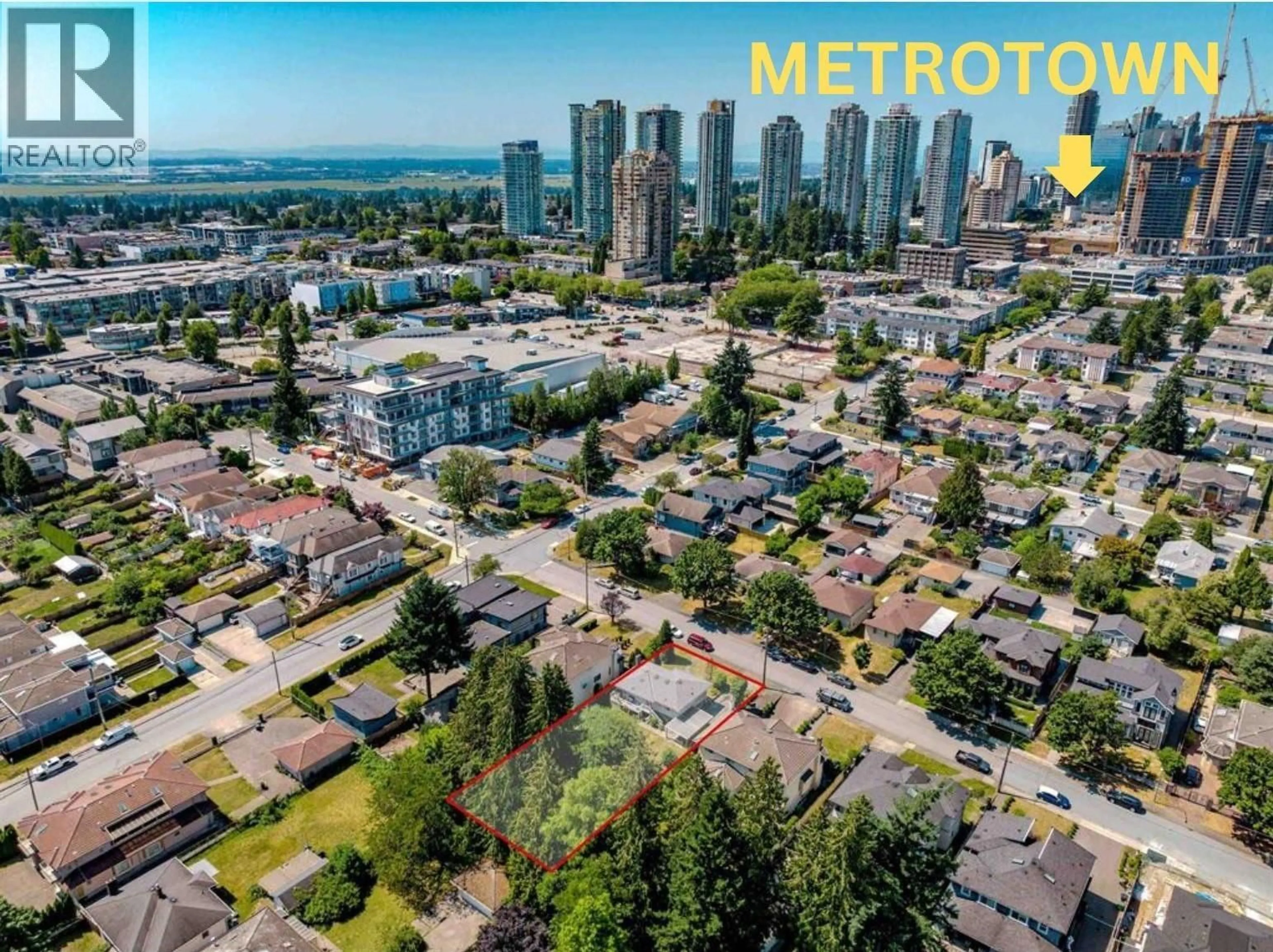 A pic from outside/outdoor area/front of a property/back of a property/a pic from drone, city buildings view from balcony for 6338 SELMA AVENUE, Burnaby British Columbia V5H3R2