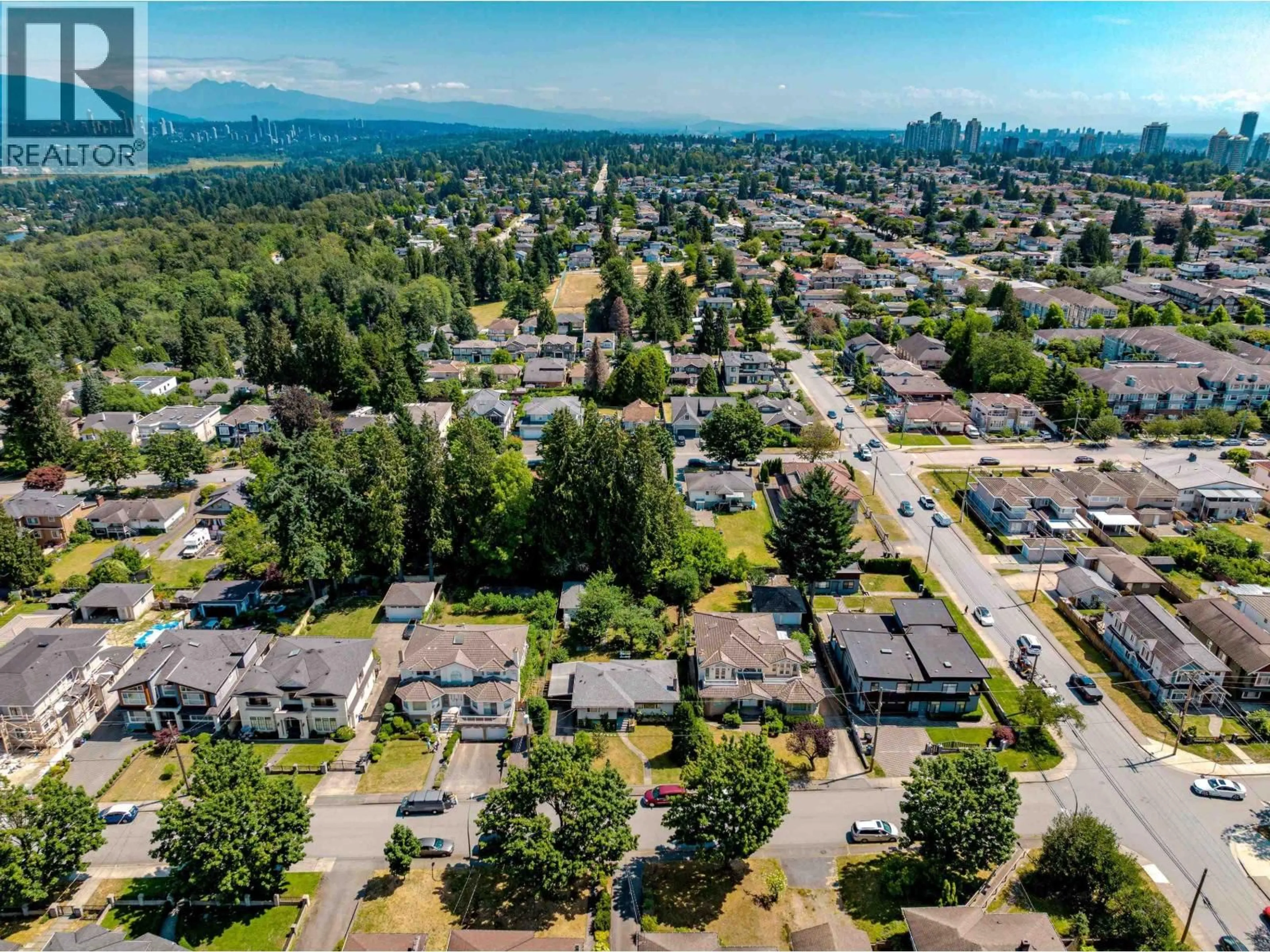 A pic from outside/outdoor area/front of a property/back of a property/a pic from drone, mountain view for 6338 SELMA AVENUE, Burnaby British Columbia V5H3R2