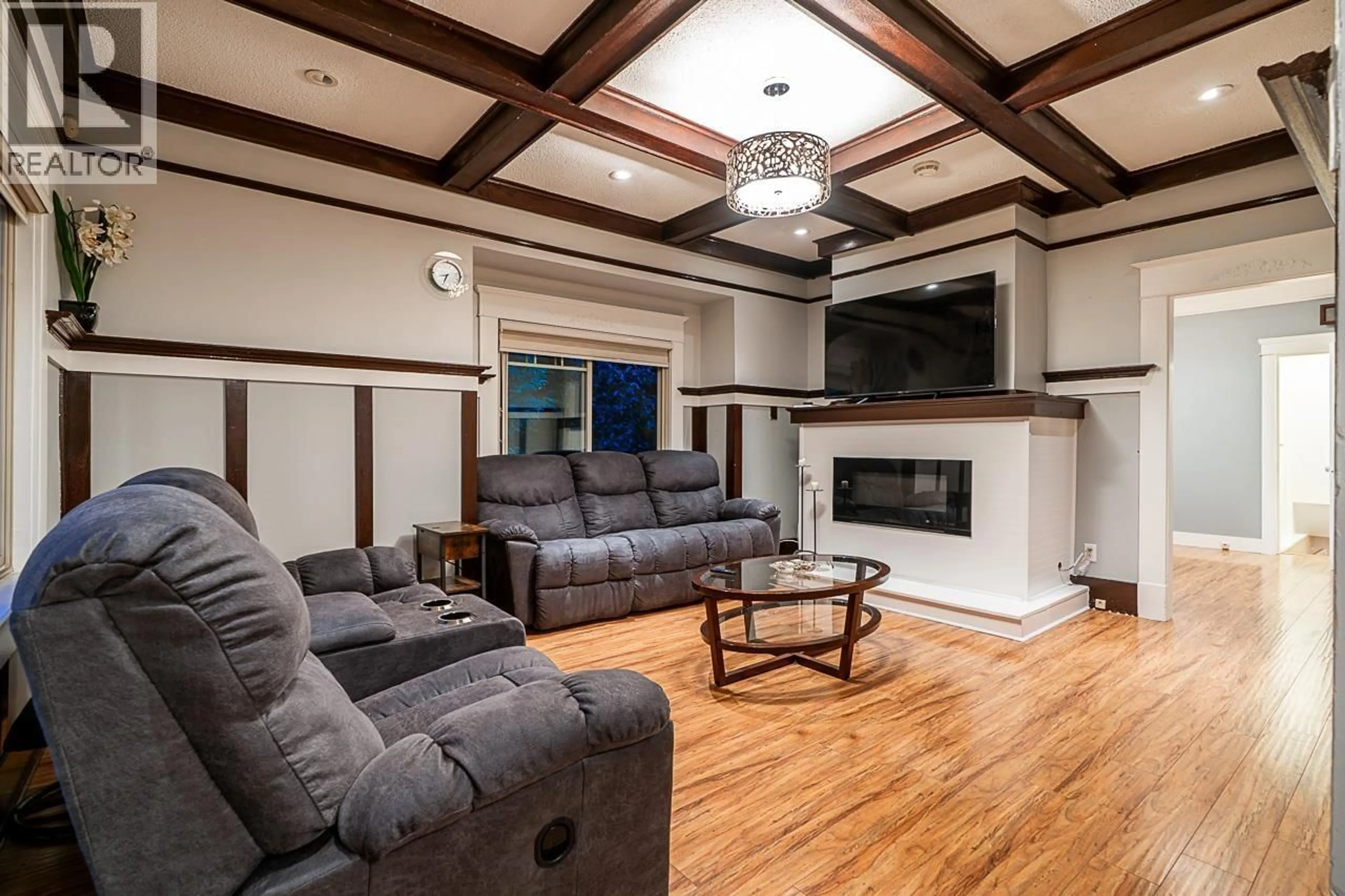 Living room with furniture, wood/laminate floor for 1408 EDINBURGH STREET, New Westminster British Columbia V3M2W4