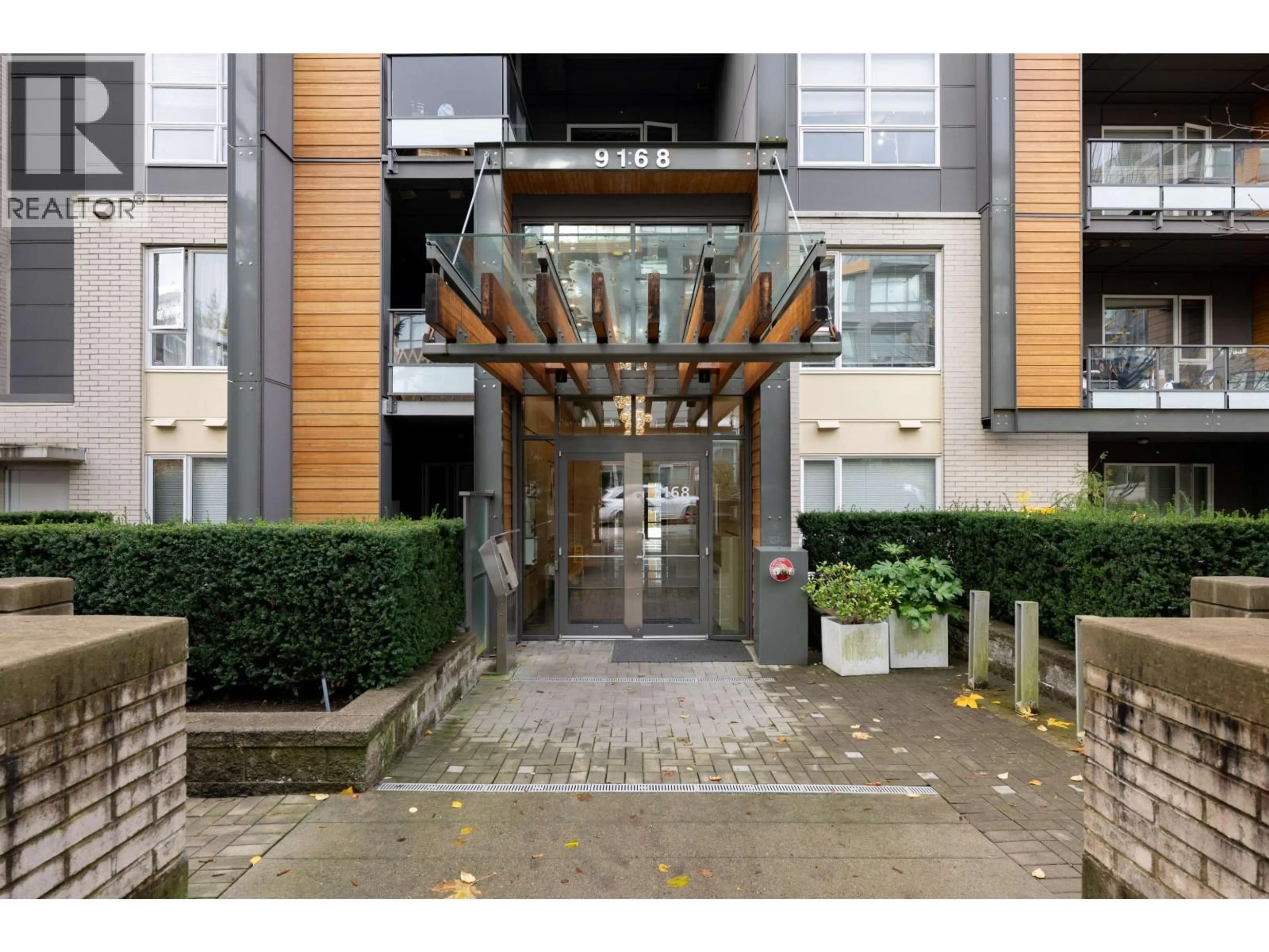 Indoor foyer for 306 - 9168 SLOPES MEWS, Burnaby British Columbia V5A0E4