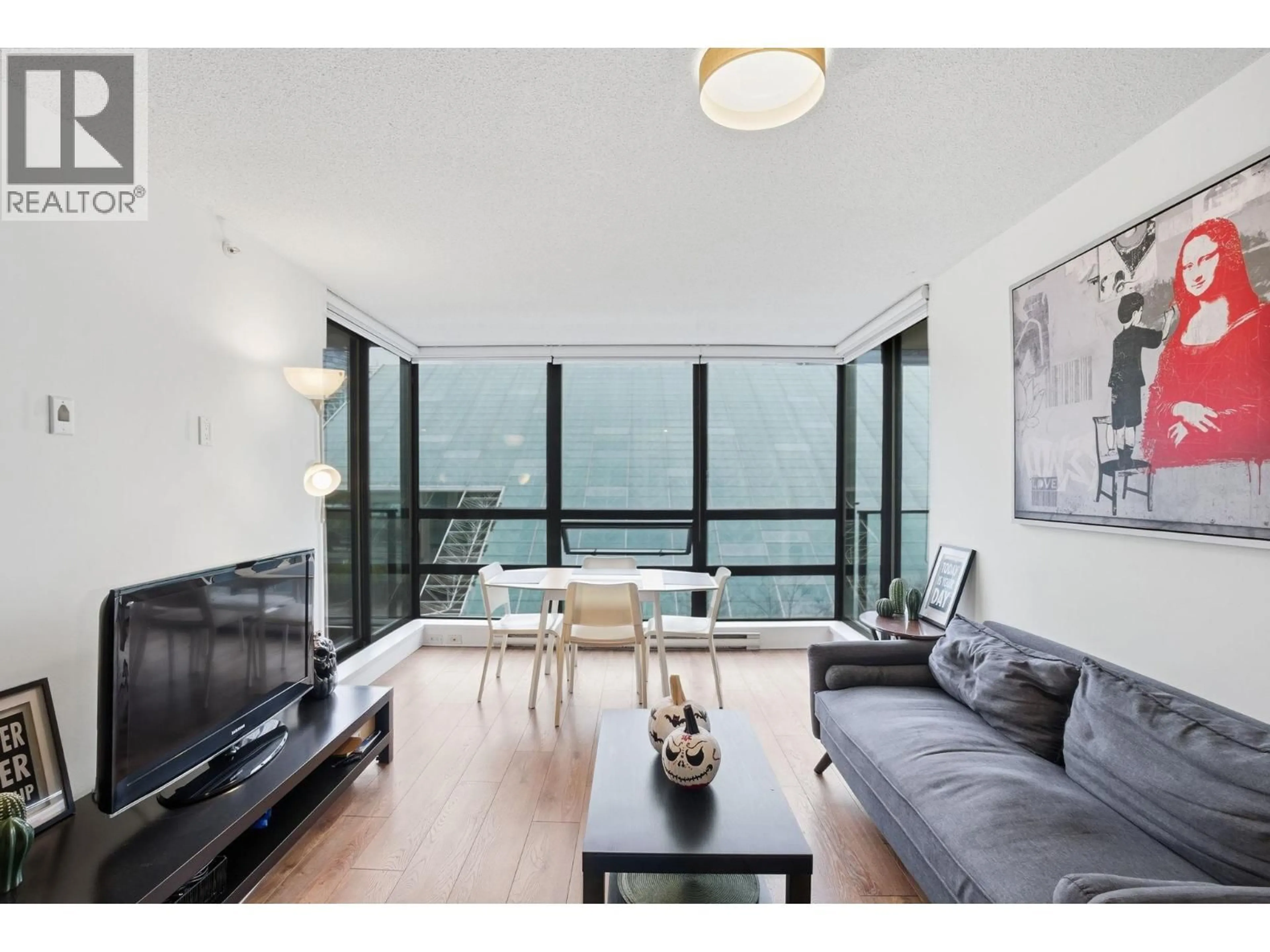 Living room with furniture, wood/laminate floor for 602 - 933 HORNBY STREET, Vancouver British Columbia V6Z3G4