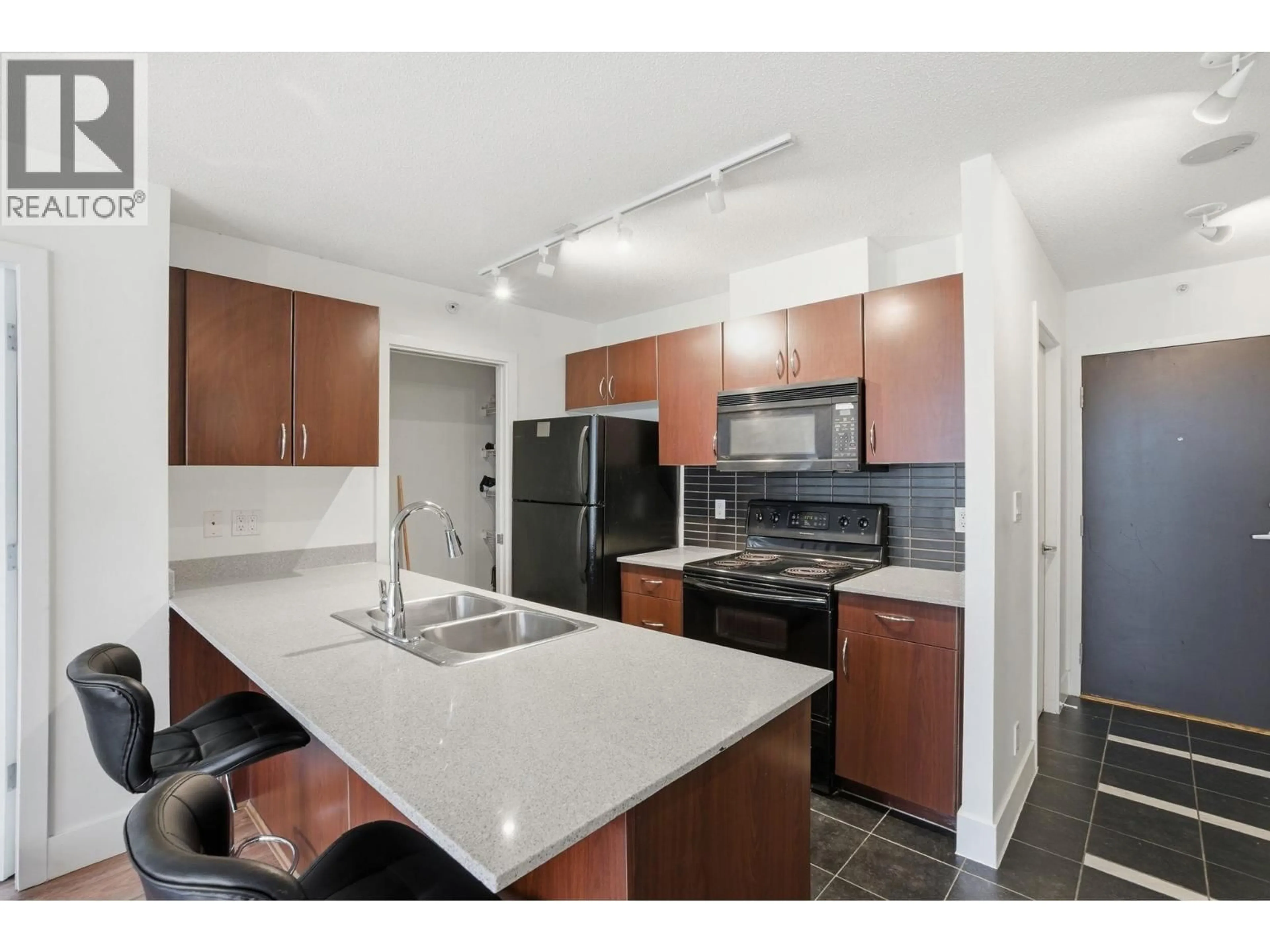 Standard kitchen, unknown for 602 - 933 HORNBY STREET, Vancouver British Columbia V6Z3G4