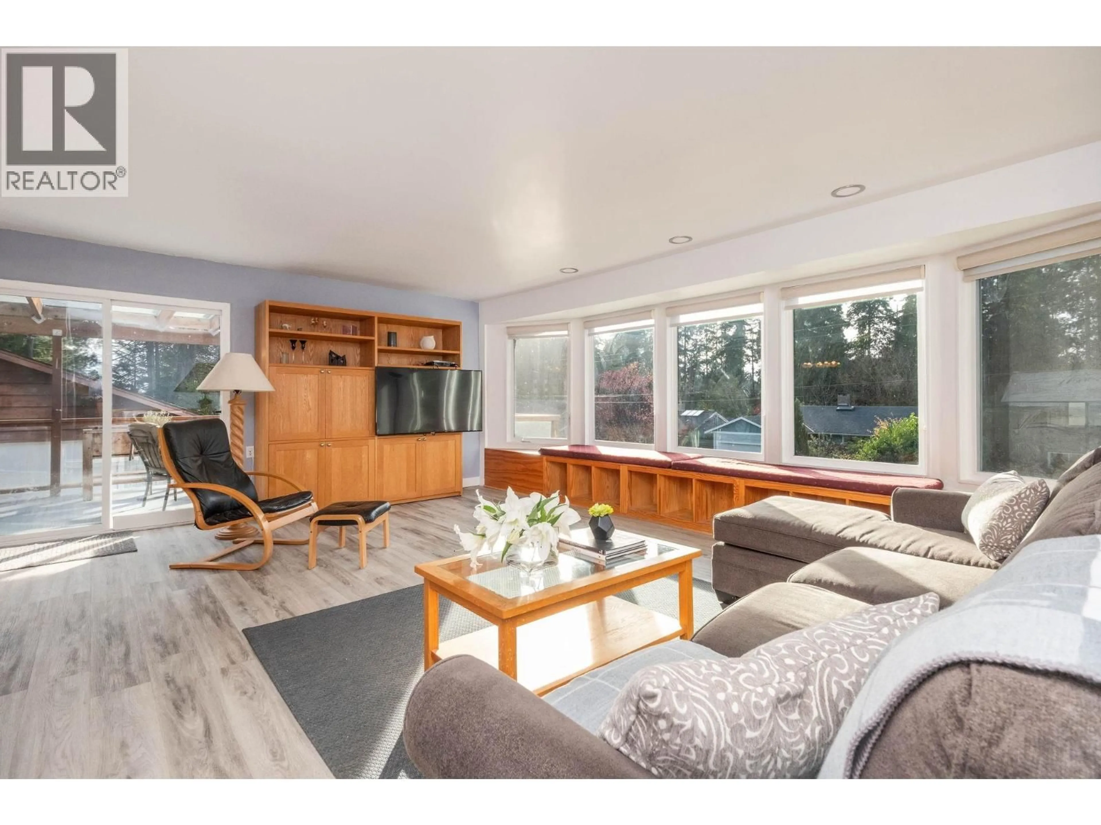 Living room with furniture, wood/laminate floor for 2644 KILMARNOCK CRESCENT, North Vancouver British Columbia V7J2Z5