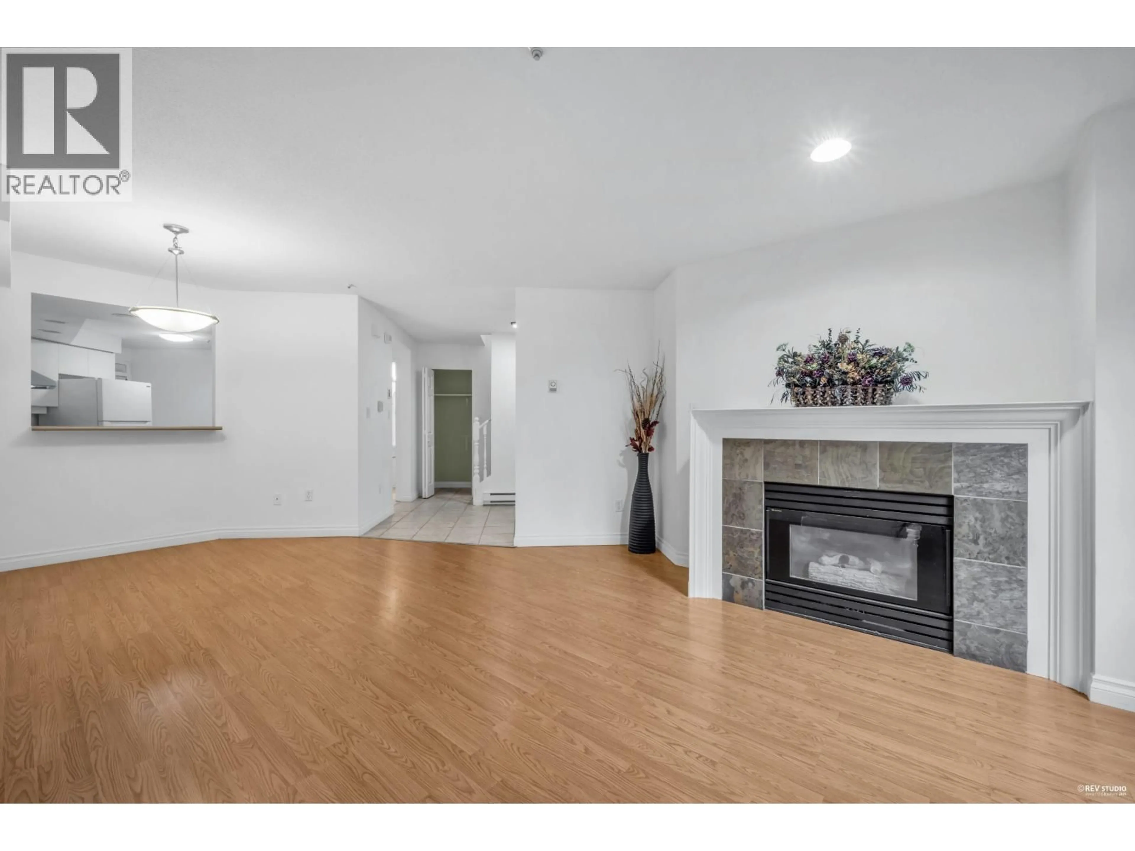 Unknown for 104E - 3081 GLEN DRIVE, Coquitlam British Columbia V3B2P8