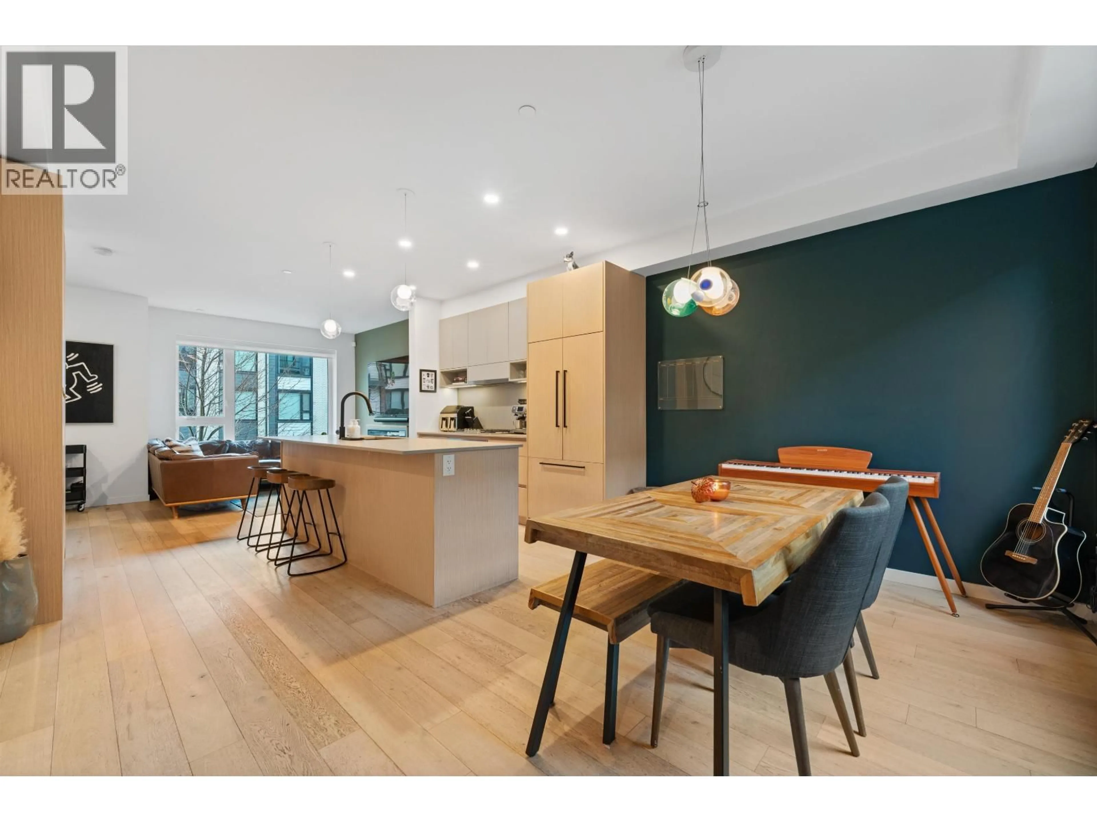 Open concept kitchen, wood/laminate floor for 5 - 528 2ND STREET, North Vancouver British Columbia V7L0G8