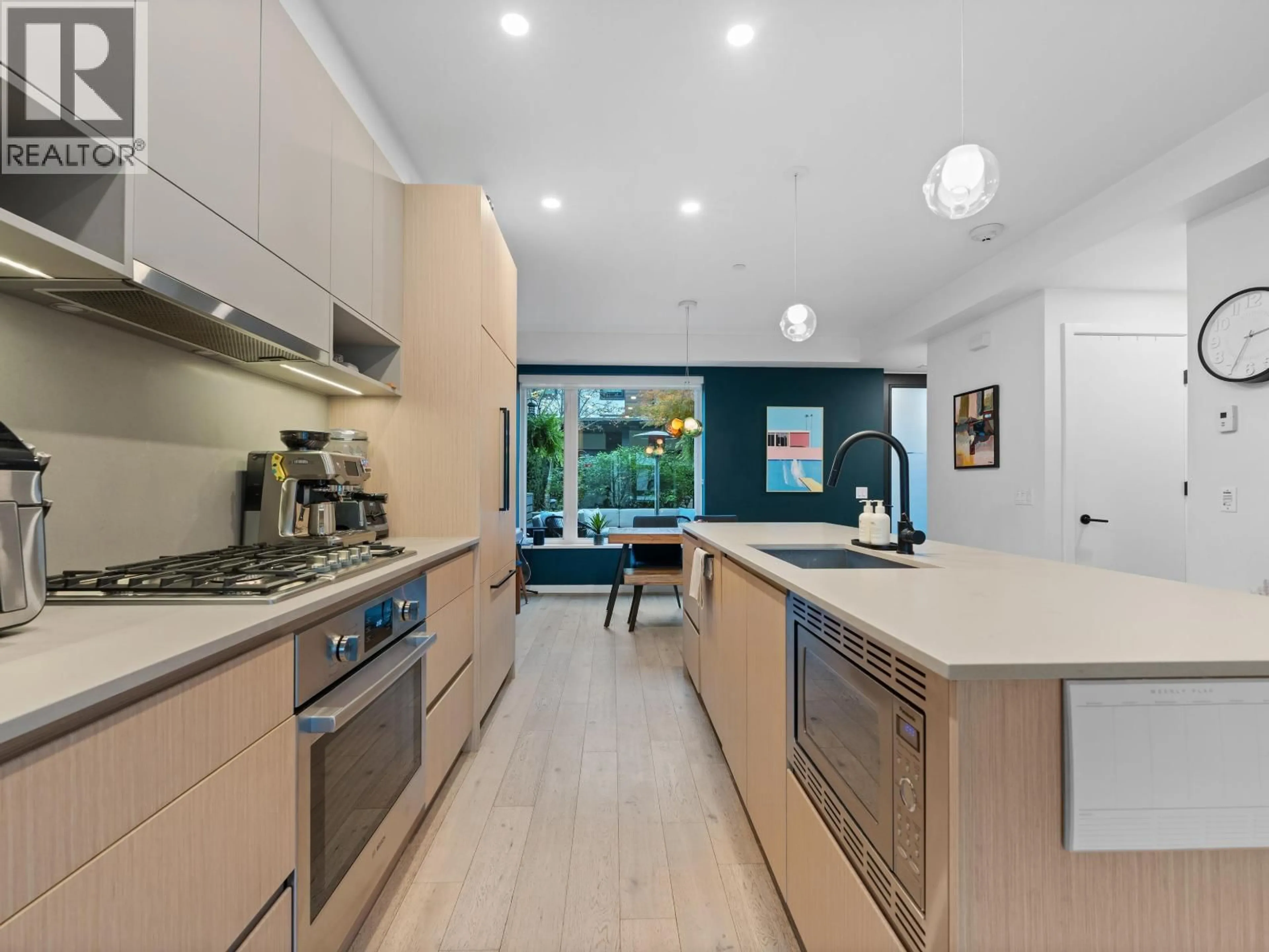 Open concept kitchen, unknown for 5 - 528 2ND STREET, North Vancouver British Columbia V7L0G8