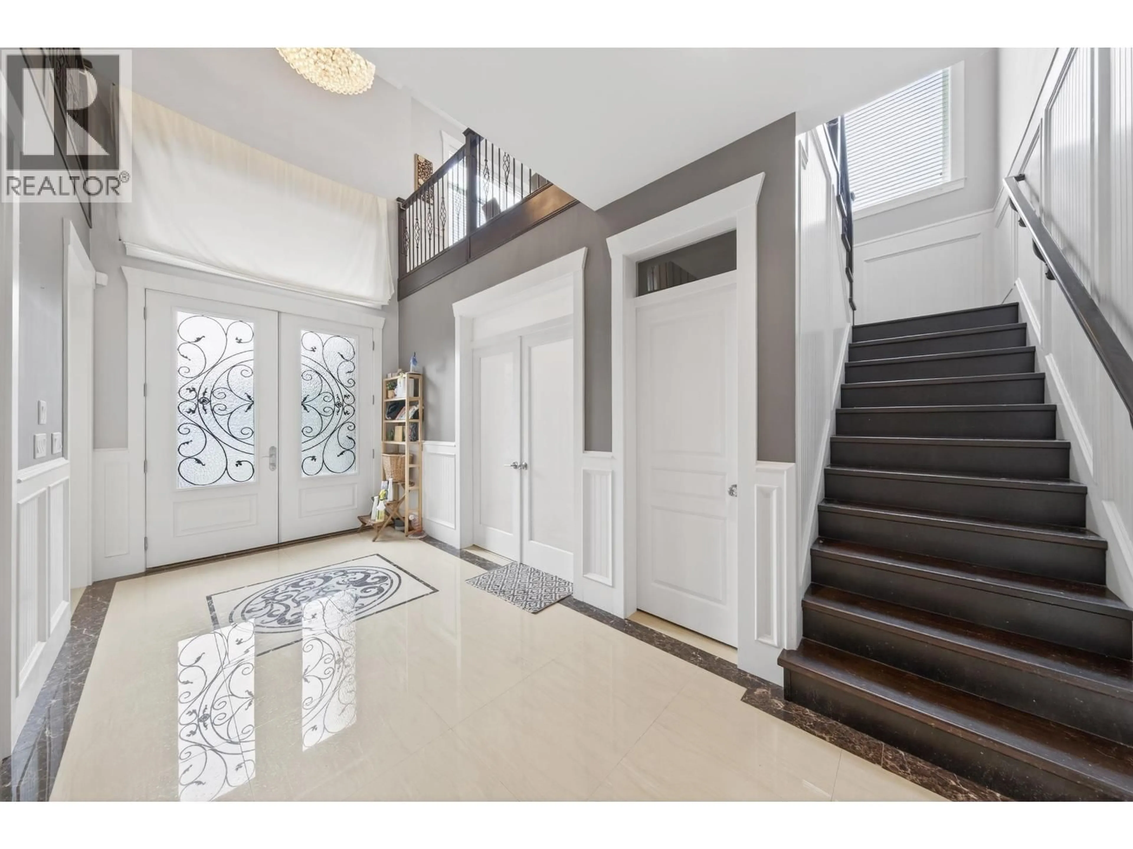 Indoor foyer for 4117 WILLIAMS ROAD, Richmond British Columbia V7E1J7