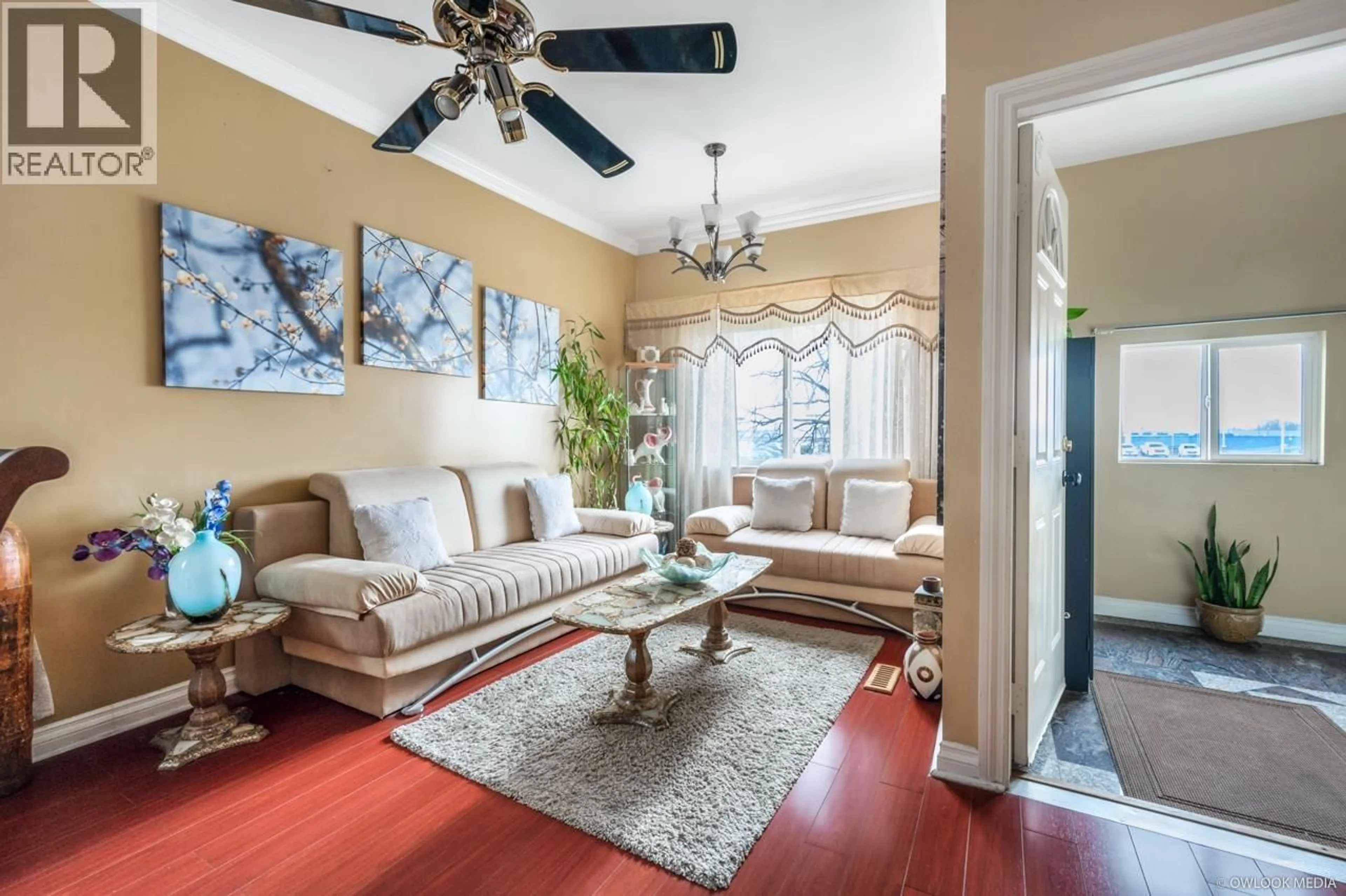 Living room with furniture, unknown for 475 MARINE DRIVE, Vancouver British Columbia V5X2T3