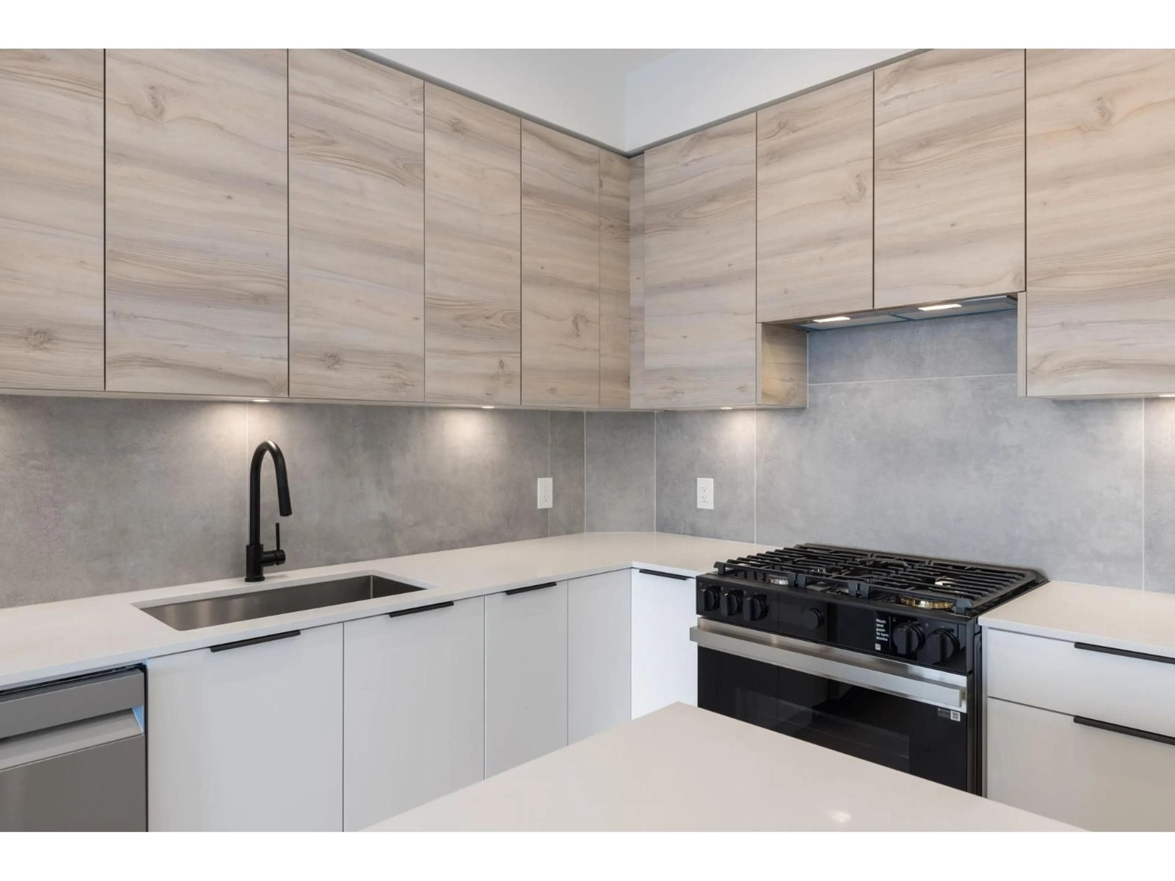 Unknown for 207 - 30490 CARDINAL, Abbotsford British Columbia V2T0C5