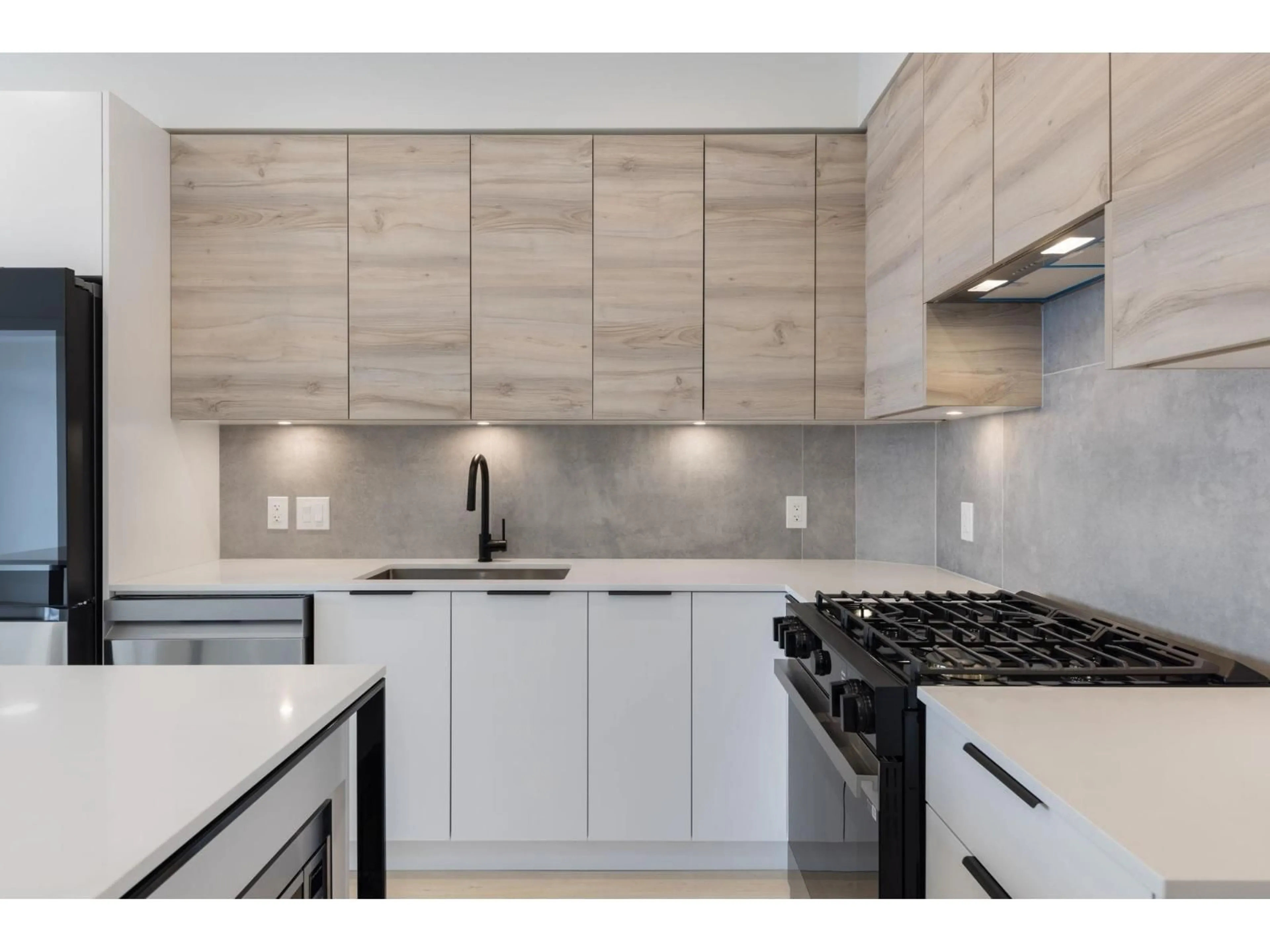 Contemporary kitchen, ceramic/tile floor for 207 - 30490 CARDINAL, Abbotsford British Columbia V2T0C5
