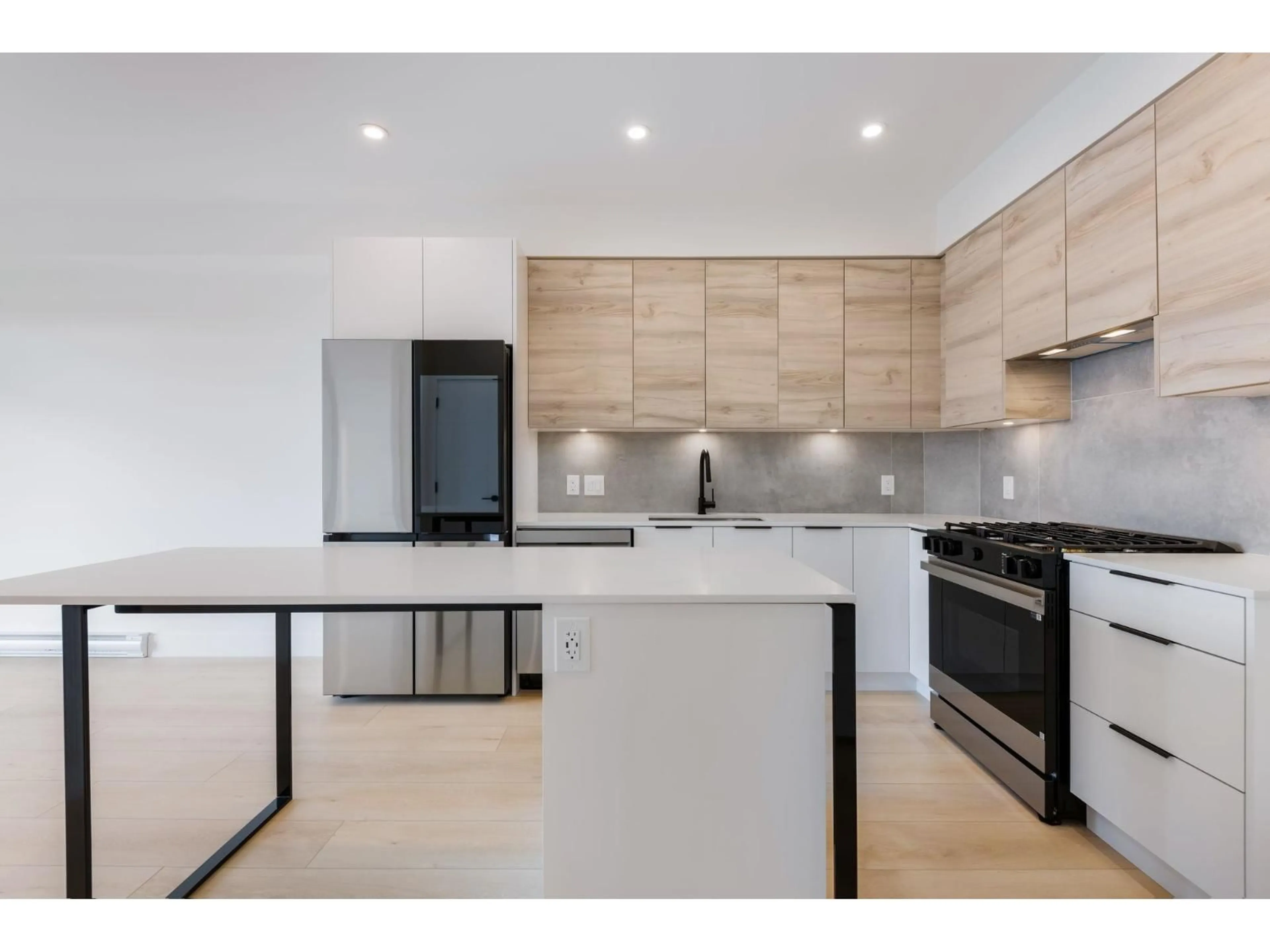 Open concept kitchen, unknown for 207 - 30490 CARDINAL, Abbotsford British Columbia V2T0C5