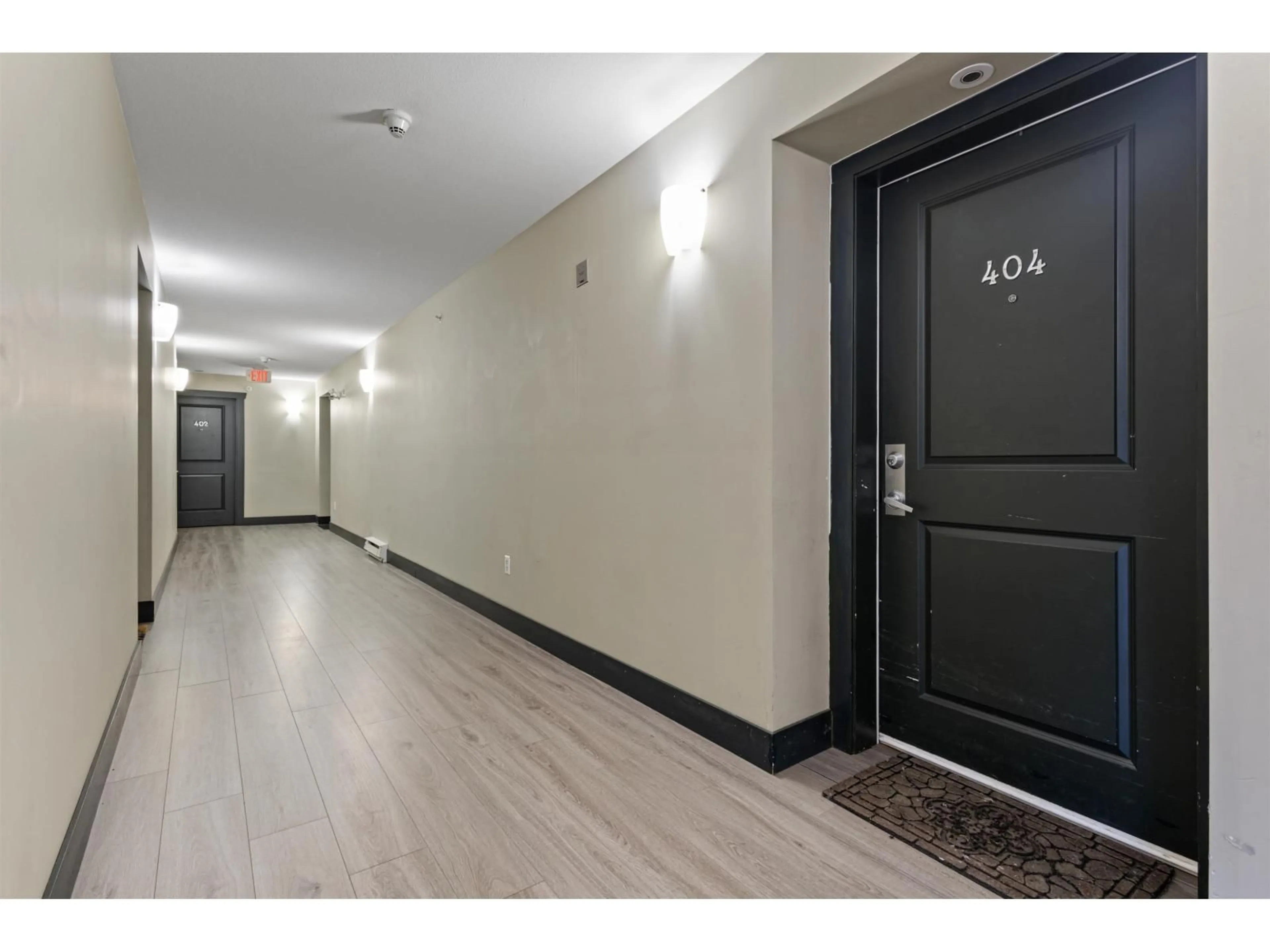 Indoor foyer for 404 - 45561 YALE ROAD, Chilliwack British Columbia V2P0A8