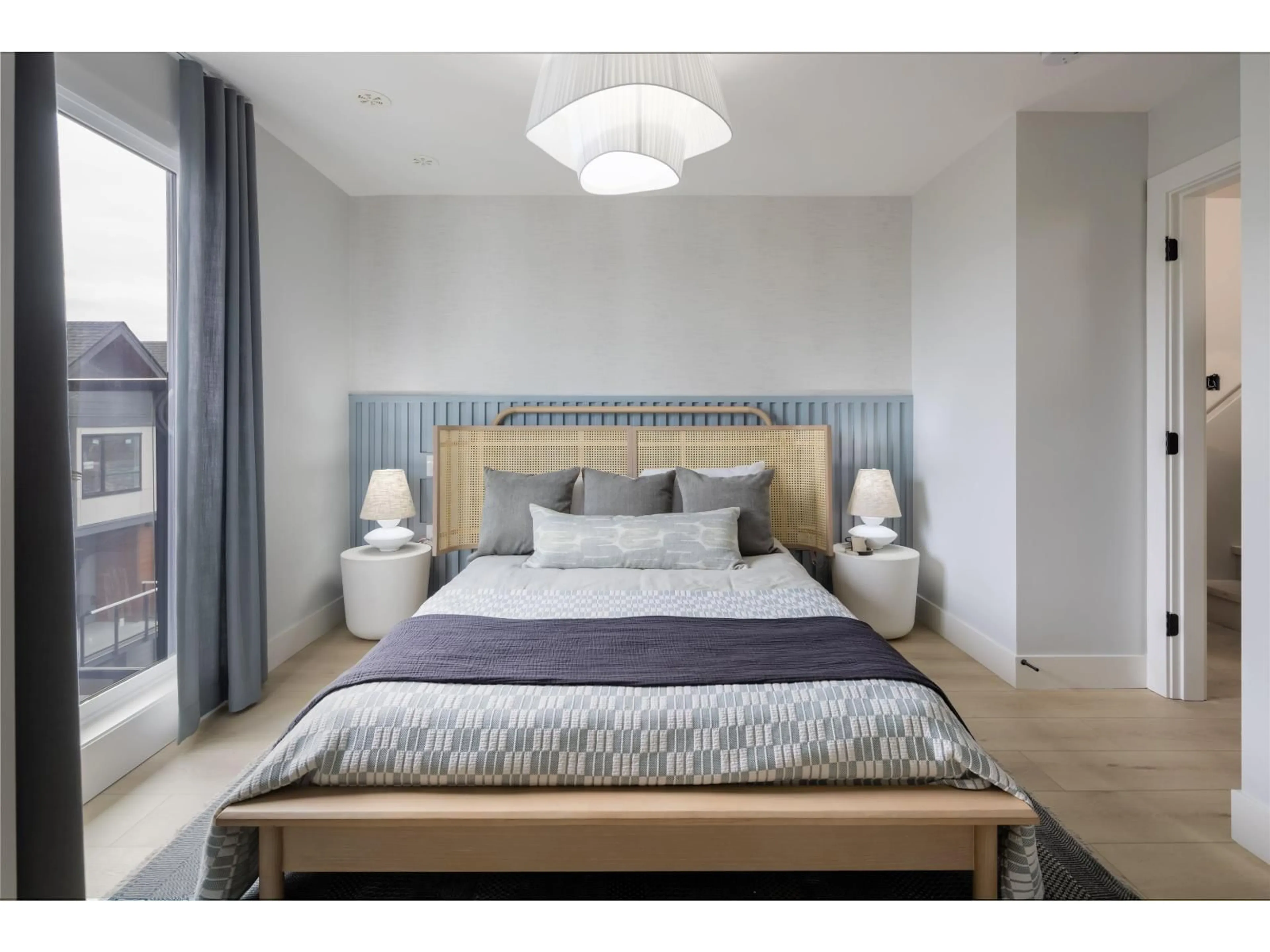 Bedroom with bed, wood/laminate floor for 412 - 30490 CARDINAL, Abbotsford British Columbia V2T0A5