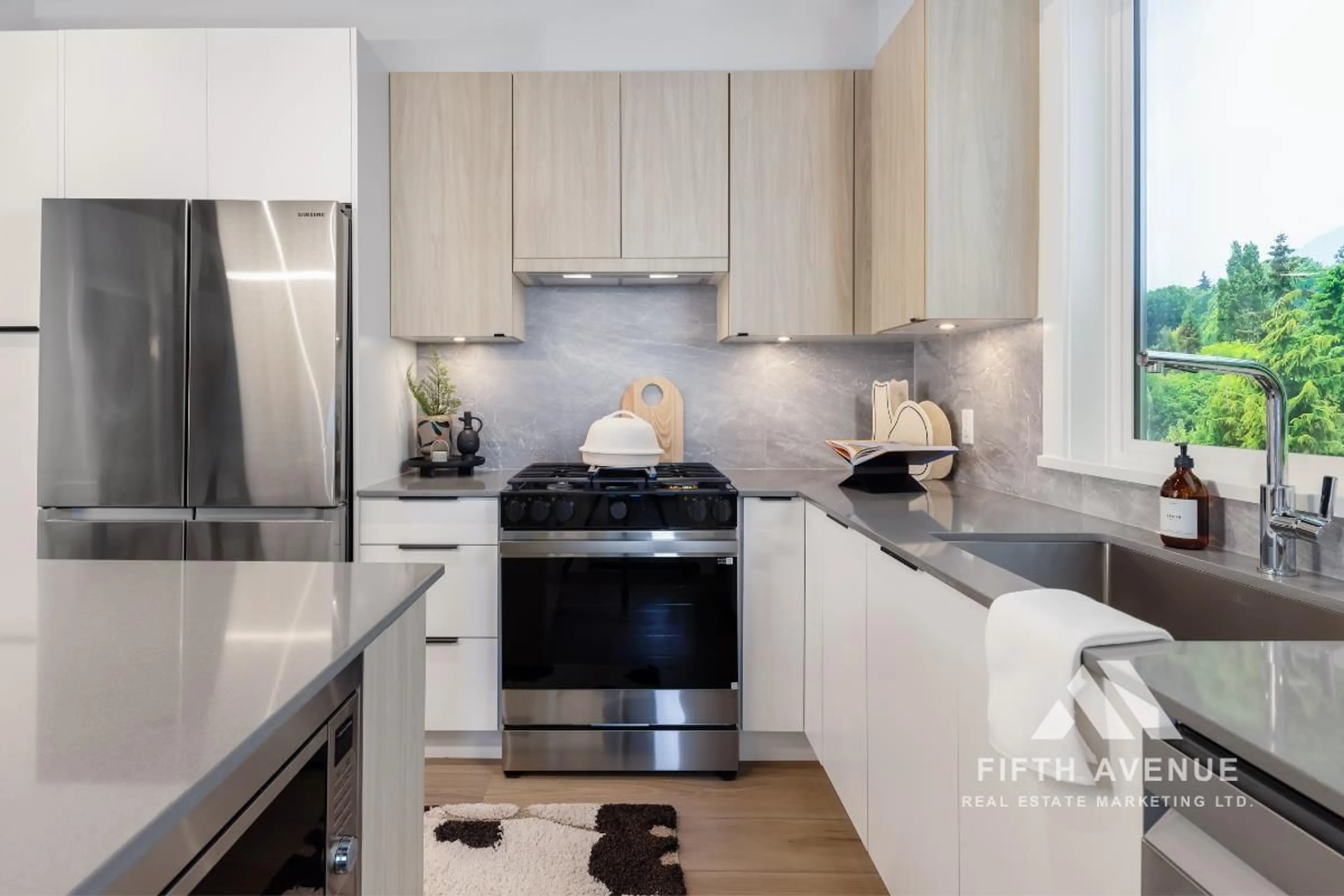 Contemporary kitchen, unknown for 412 - 30490 CARDINAL, Abbotsford British Columbia V2T0A5