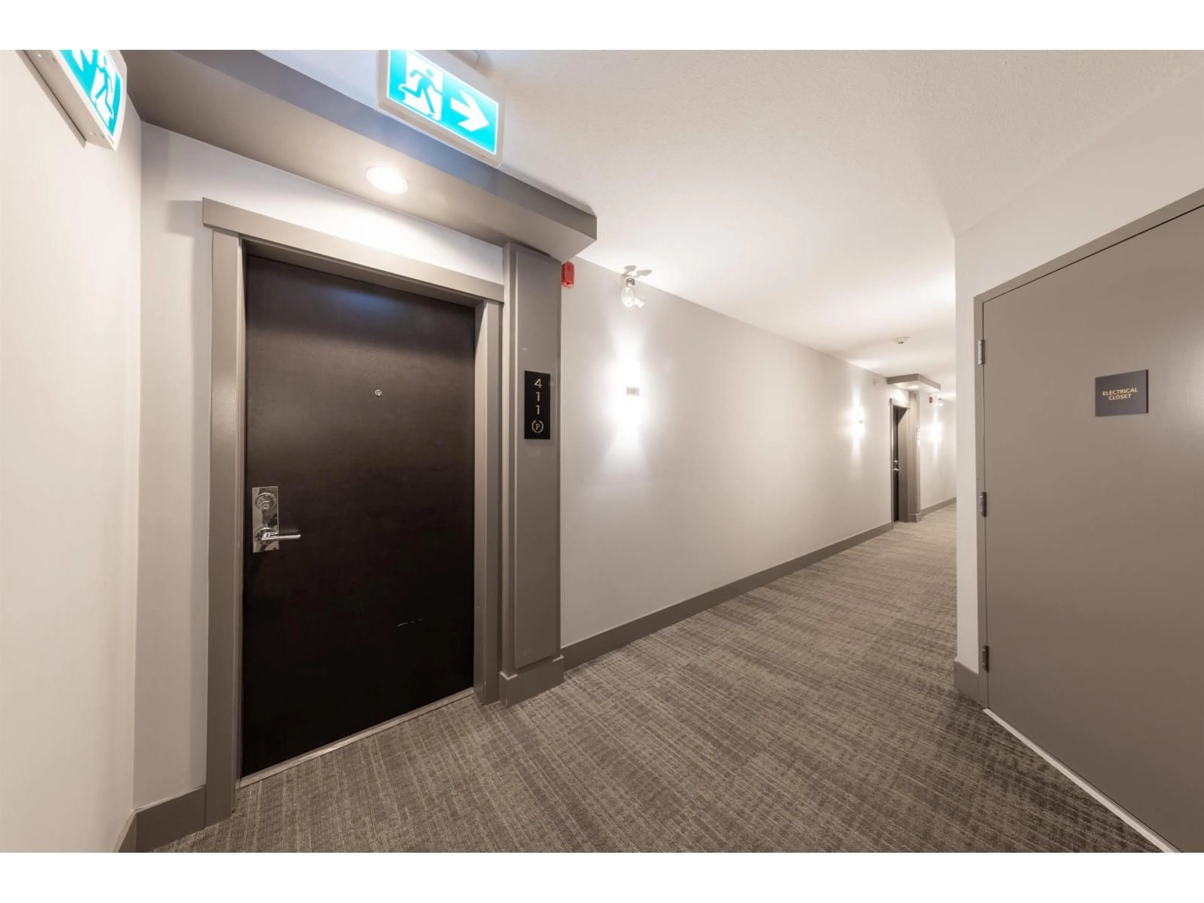 Indoor foyer for 411 - 15137 33, Surrey British Columbia V3Z0Y1