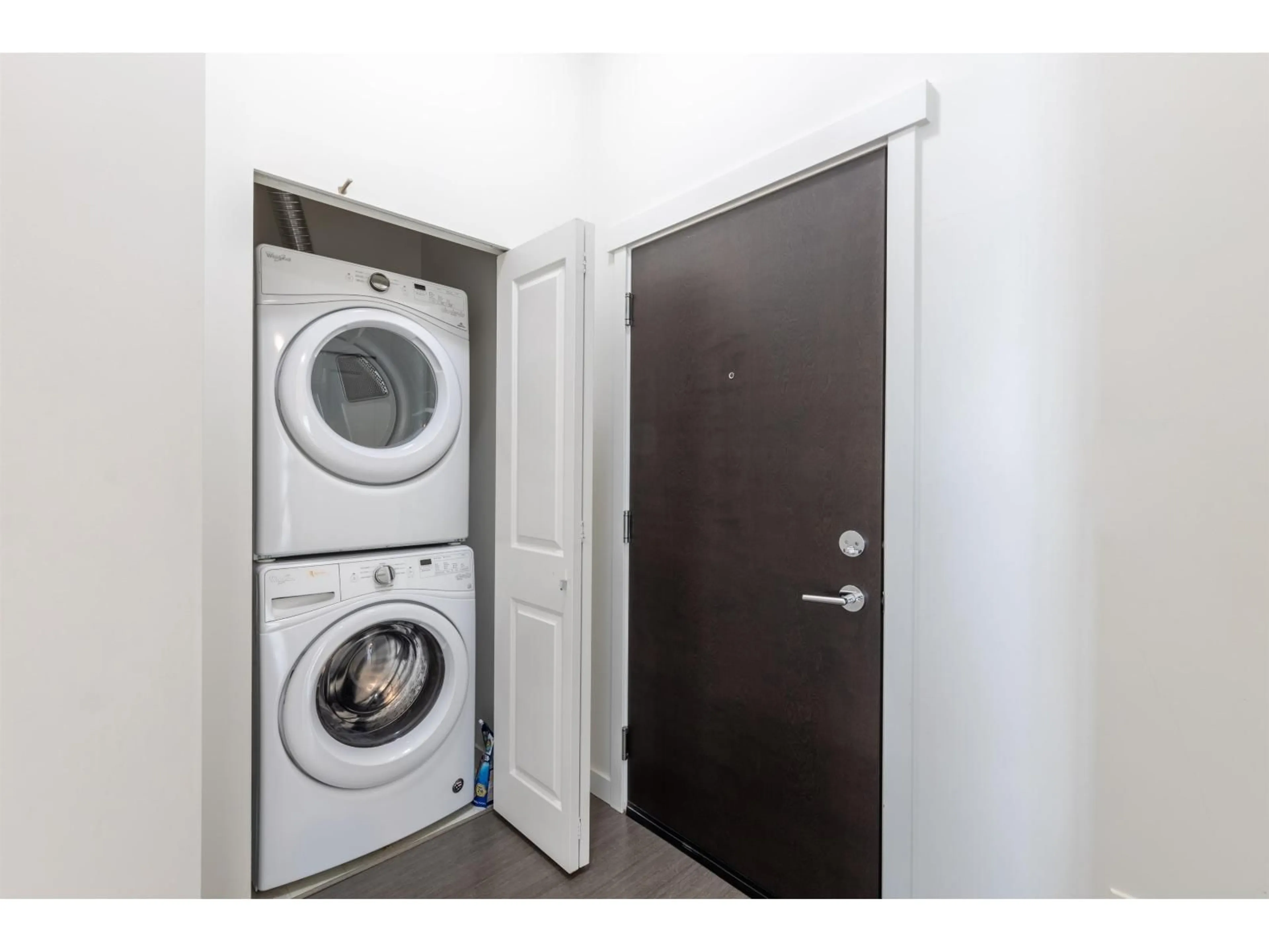 Laundry room for 411 - 15137 33, Surrey British Columbia V3Z0Y1