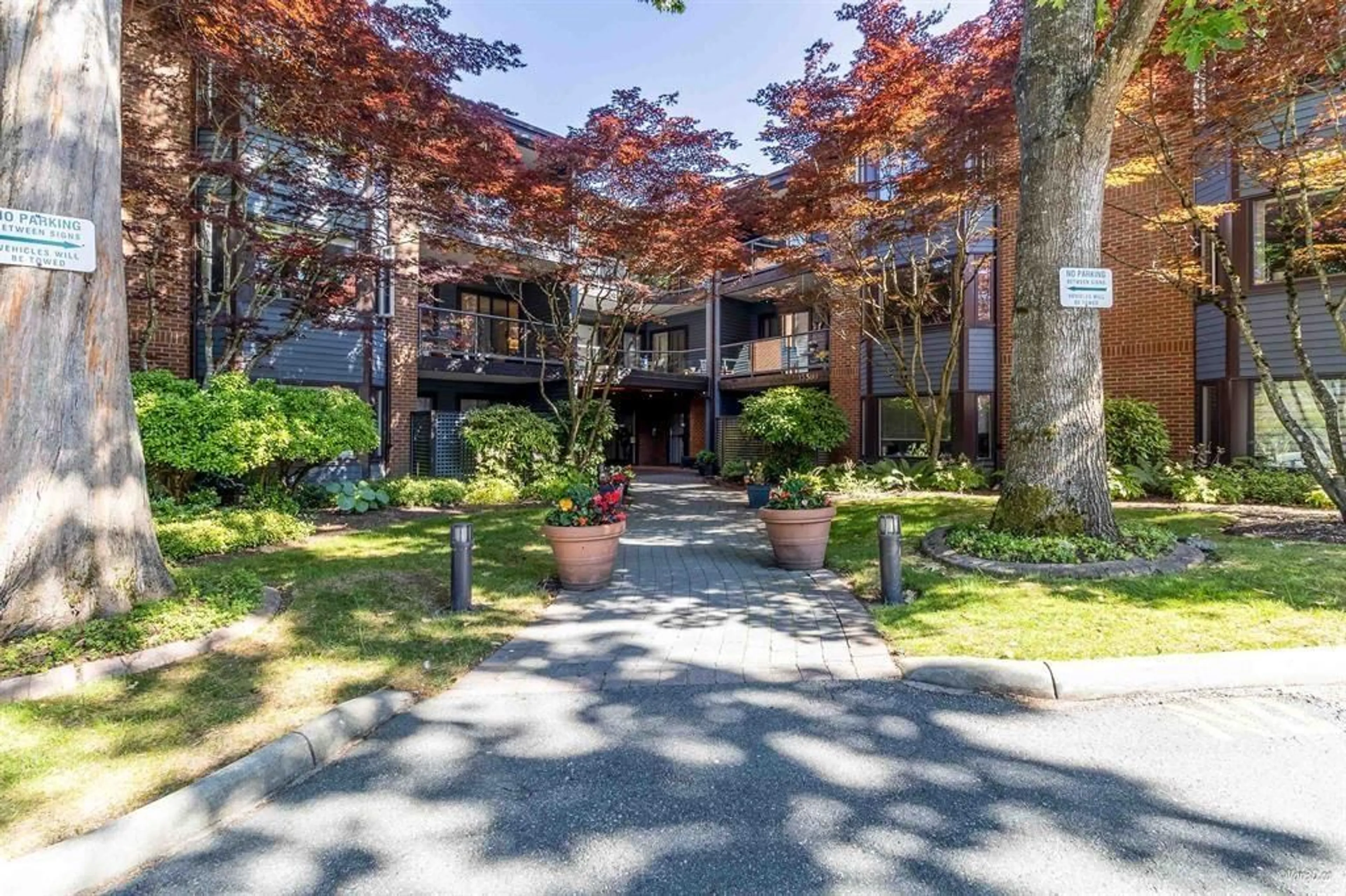 Patio, street for 307 - 15300 17, Surrey British Columbia V4A8Y6