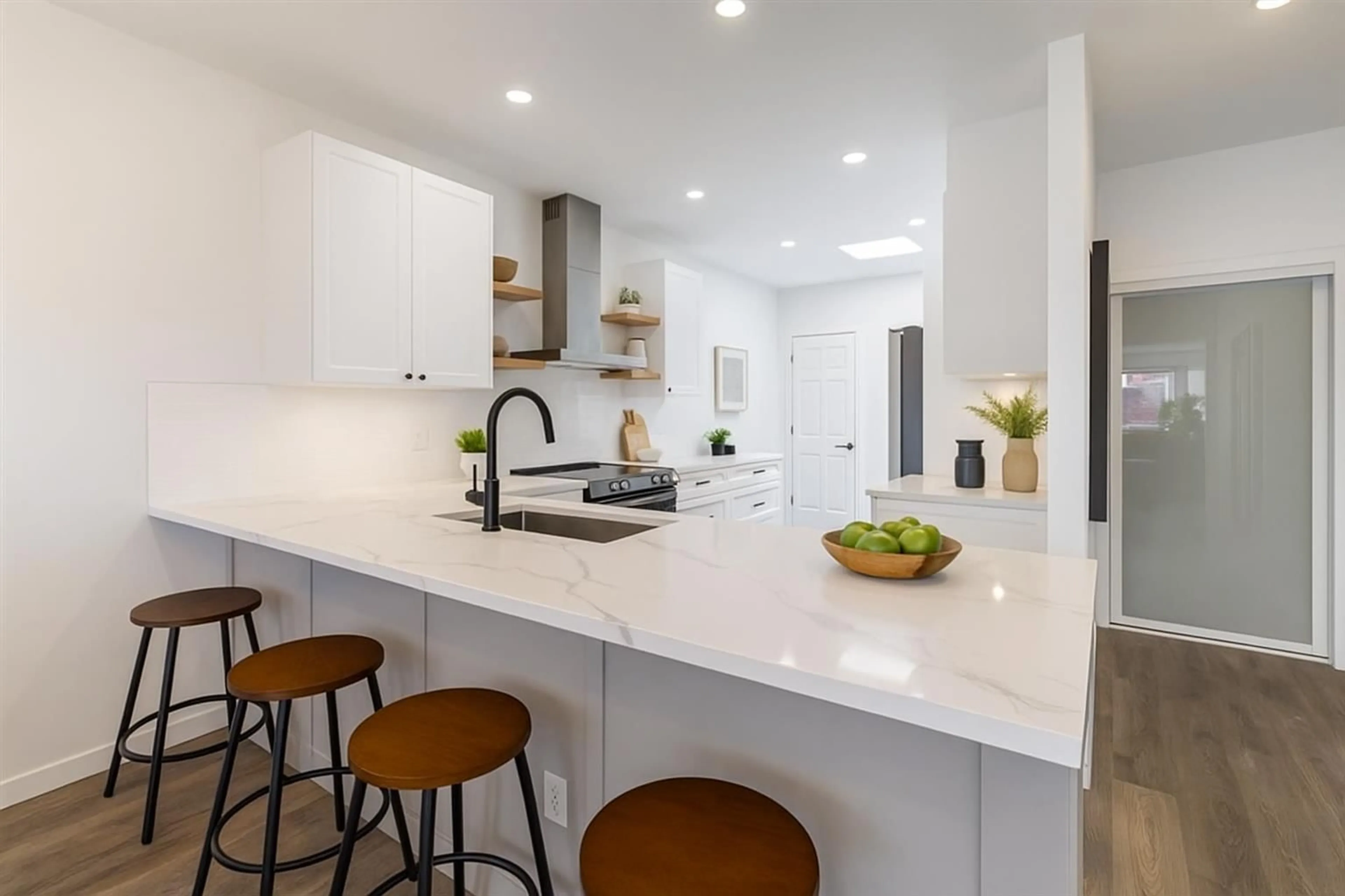 Open concept kitchen, ceramic/tile floor for 307 - 15300 17, Surrey British Columbia V4A8Y6