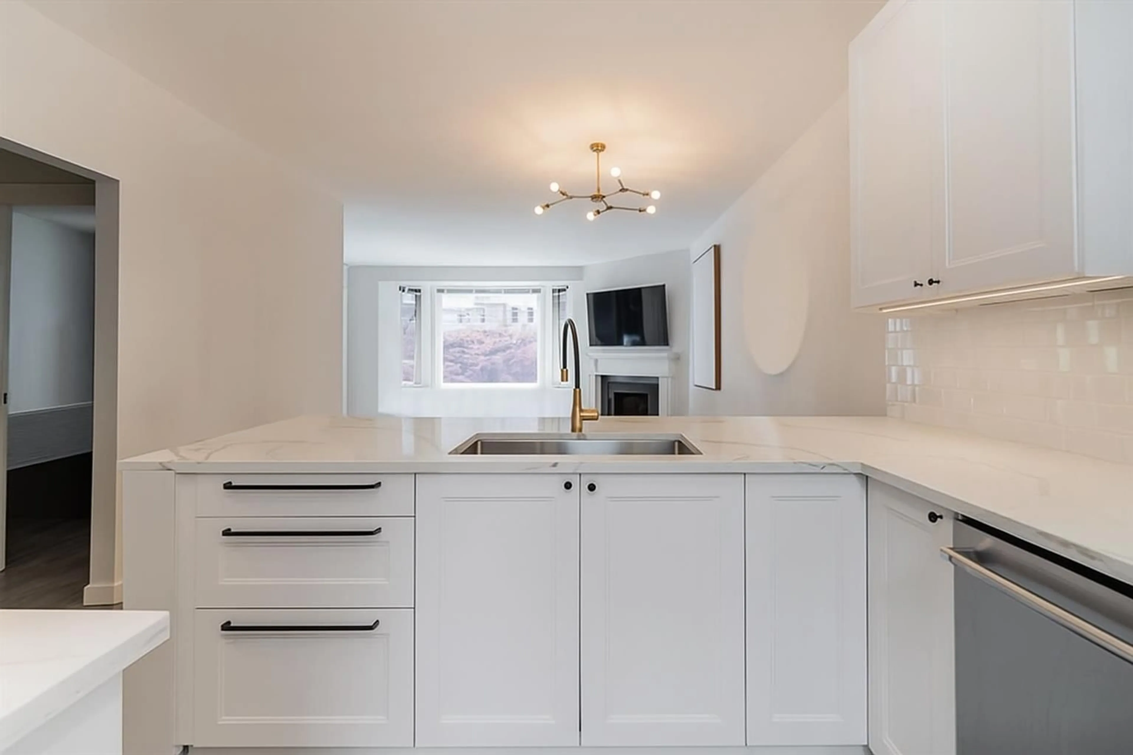 Unknown for 307 - 15300 17, Surrey British Columbia V4A8Y6