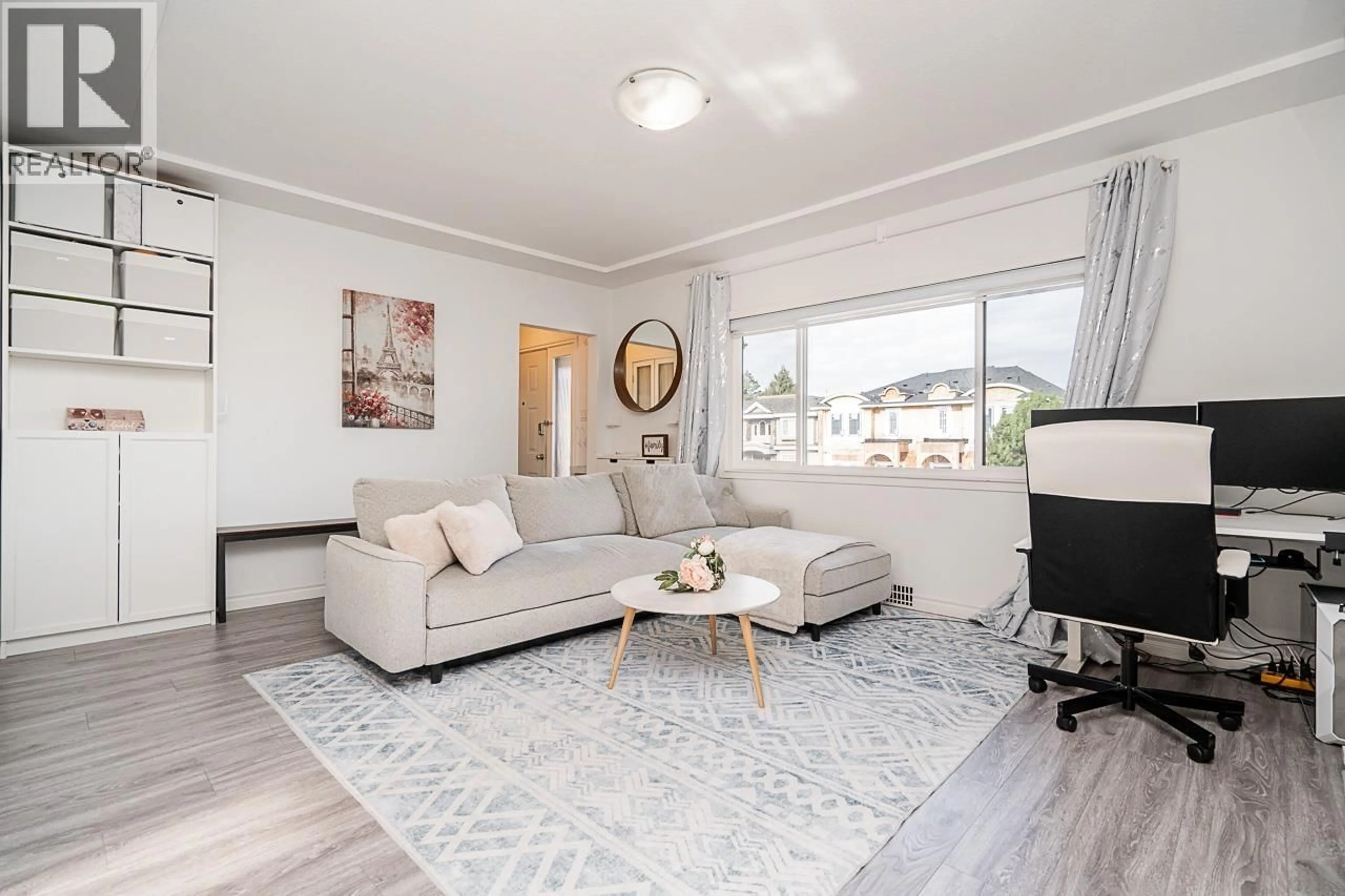 Living room with furniture, unknown for 3738 FOREST STREET, Burnaby British Columbia V5G1W6