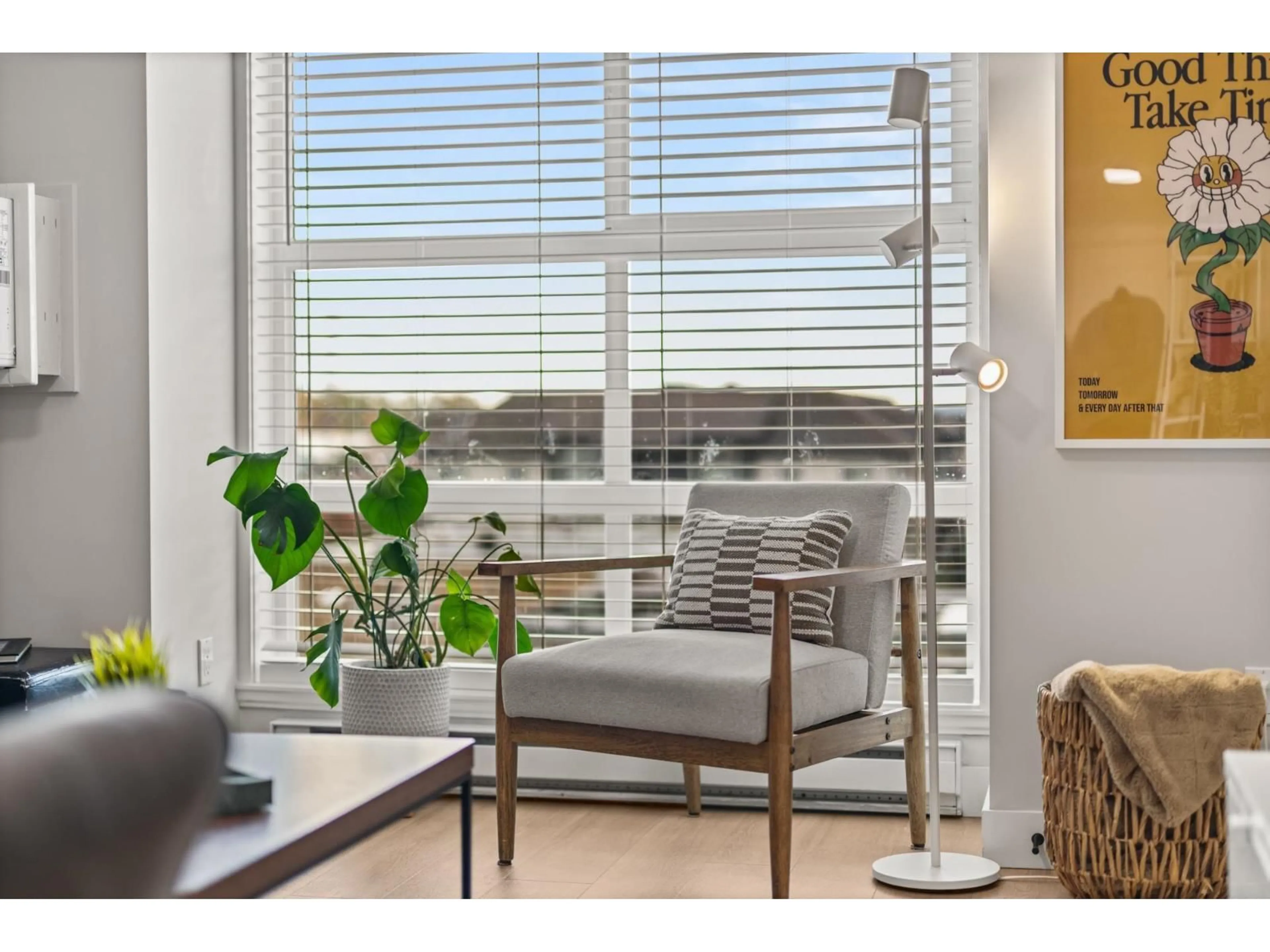 Living room with furniture, wood/laminate floor for 423 - 17769 57 AVENUE, Surrey British Columbia V3S1H1