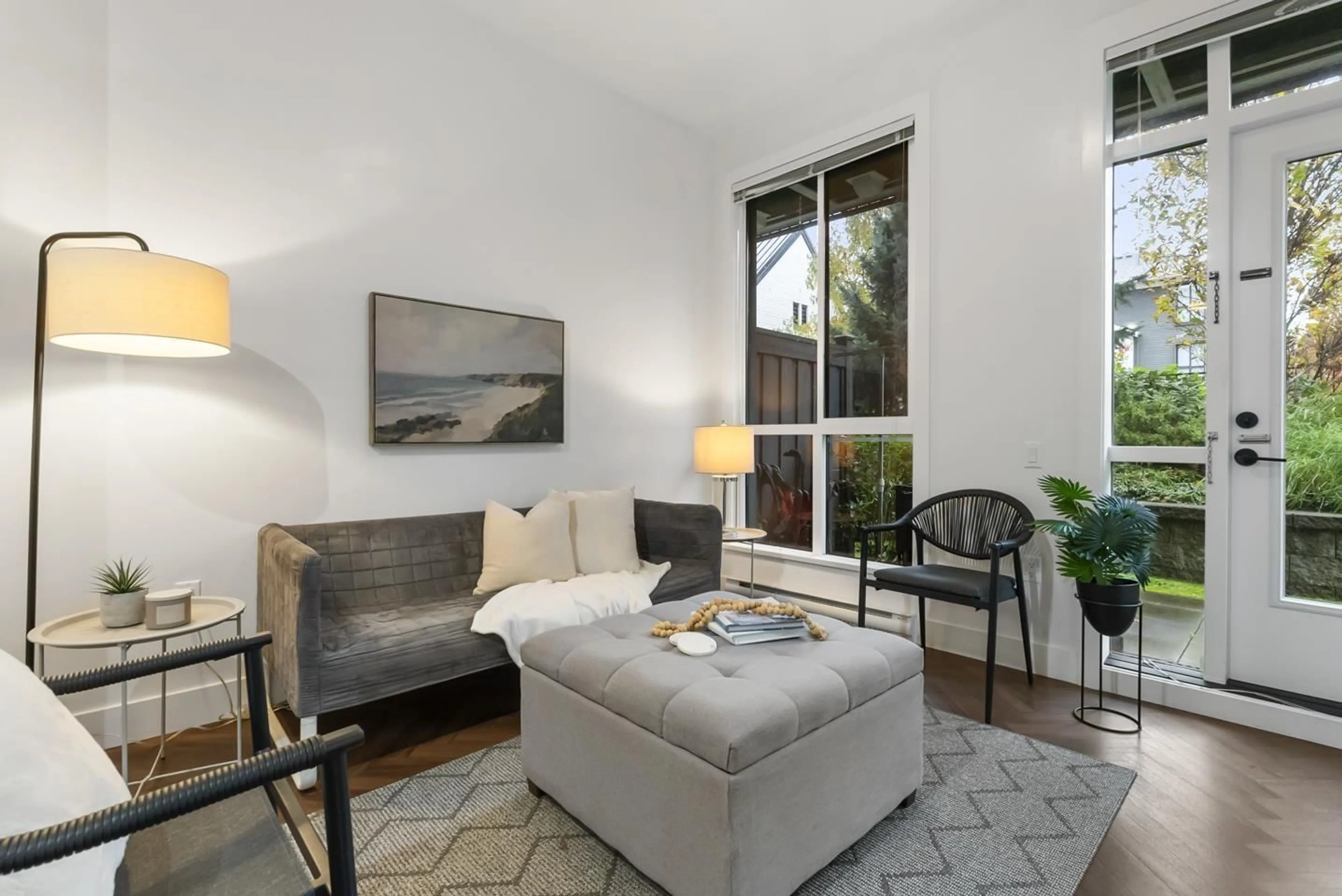 Living room with furniture, unknown for 122 - 14968 101A, Surrey British Columbia V3R0E8