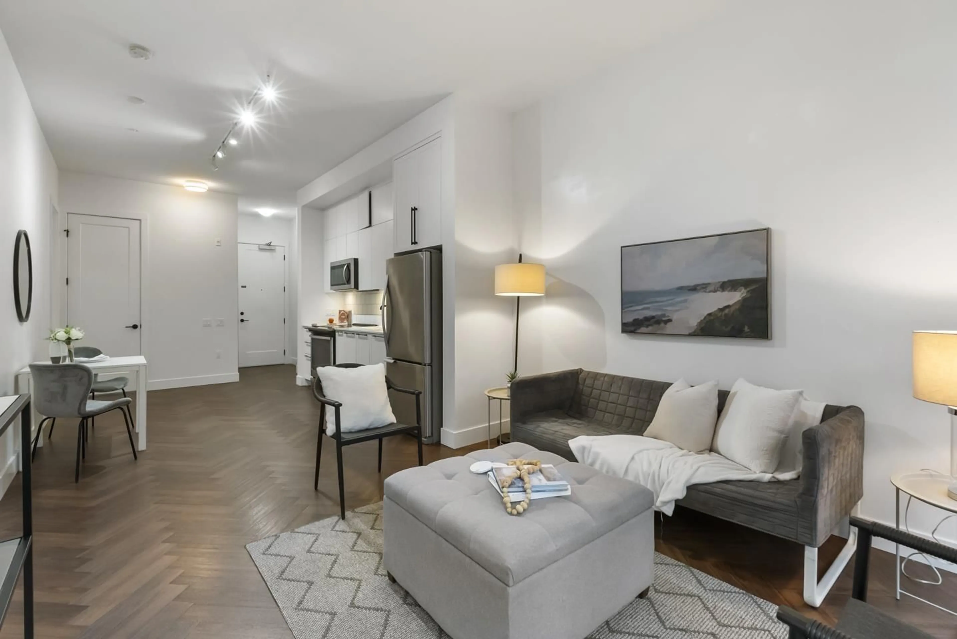 Living room with furniture, unknown for 122 - 14968 101A, Surrey British Columbia V3R0E8