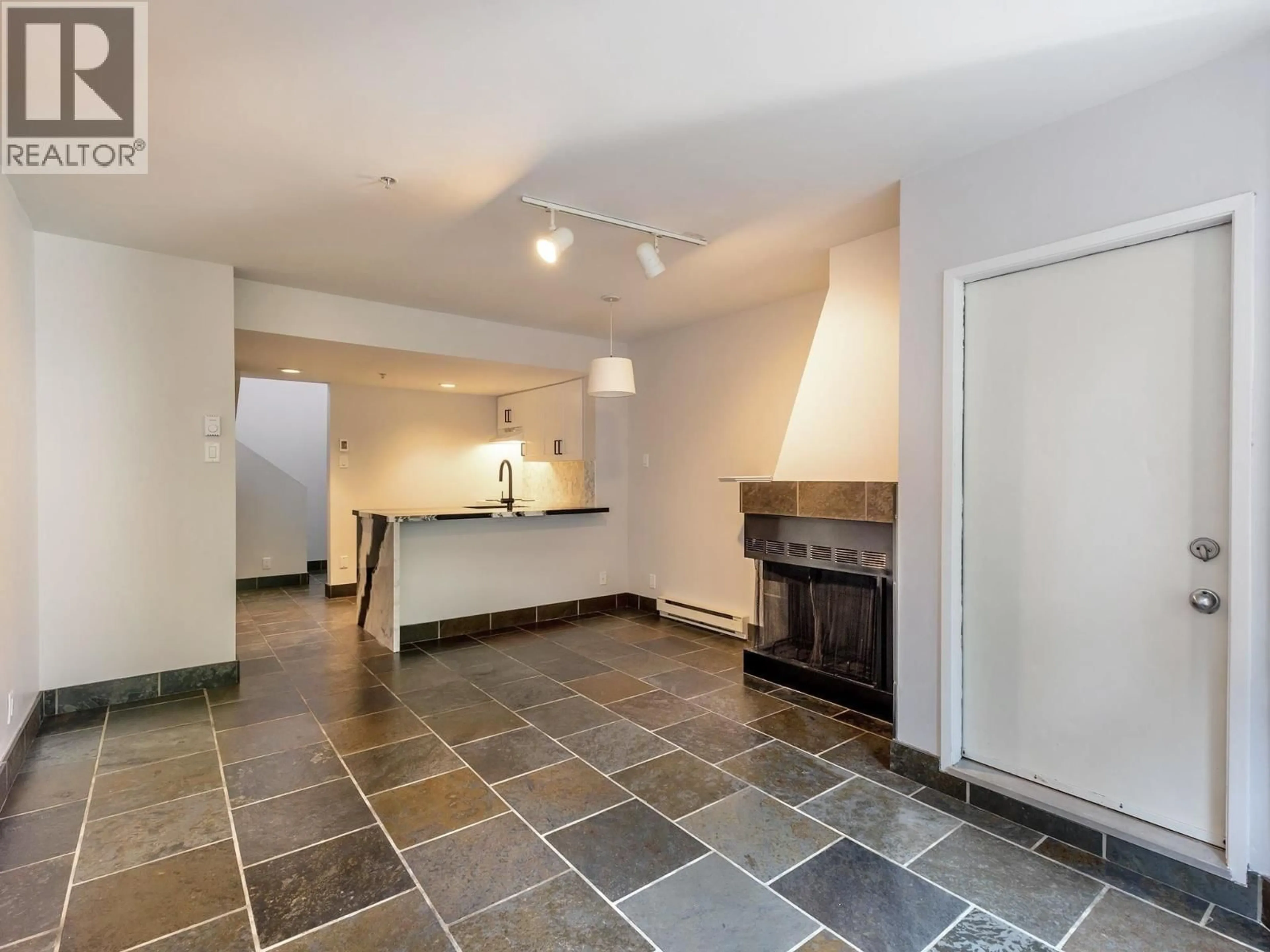Indoor foyer for 1 - 2101 WHISTLER ROAD, Whistler British Columbia V8E0R3