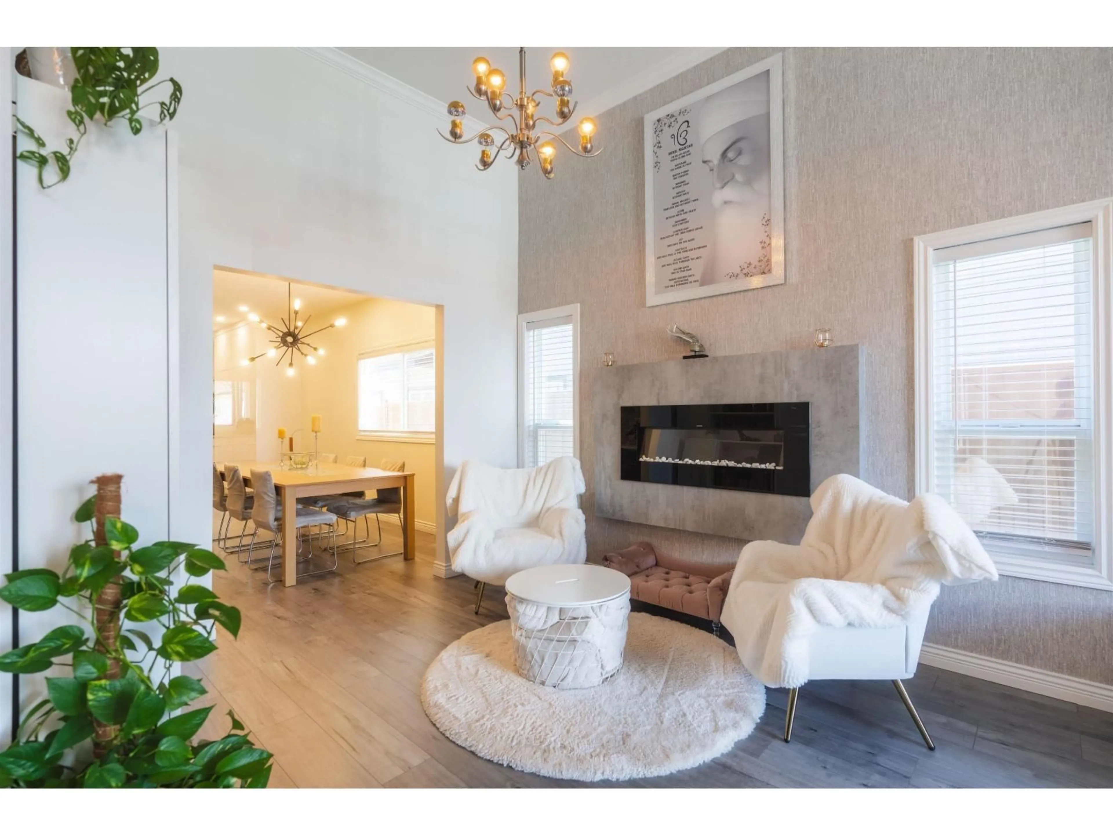 Living room with furniture, wood/laminate floor for 11646 82, Delta British Columbia V4C2C4