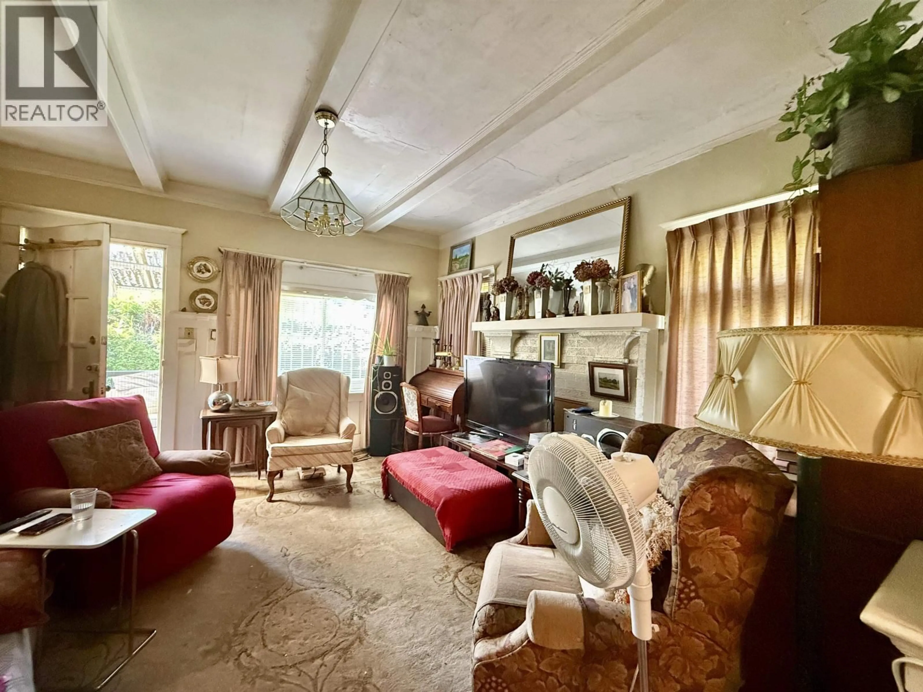 Living room with furniture, unknown for 211 38TH AVENUE, Vancouver British Columbia V5W1H3