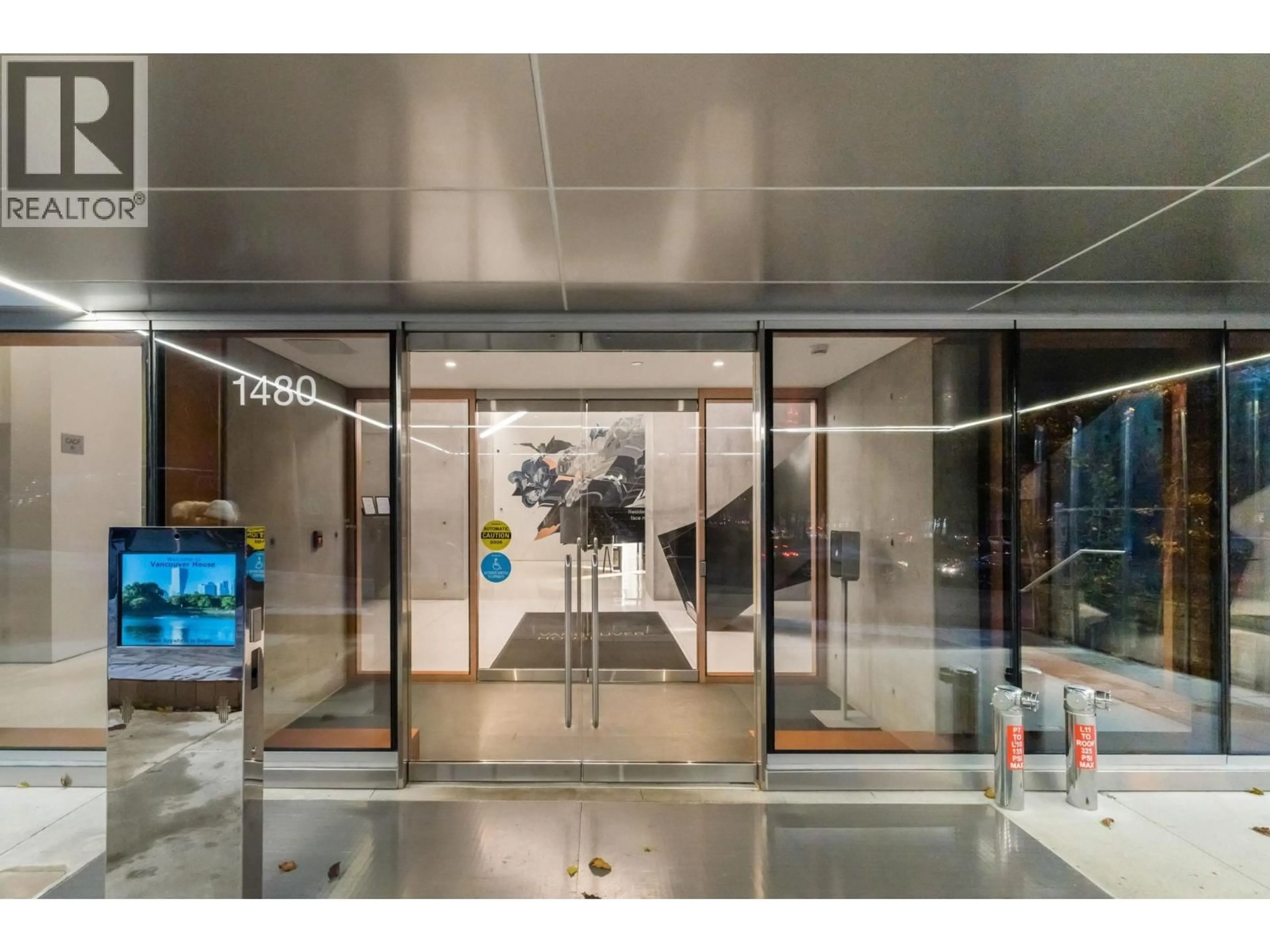 Indoor foyer for 808 - 1480 HOWE STREET, Vancouver British Columbia V6Z0G5