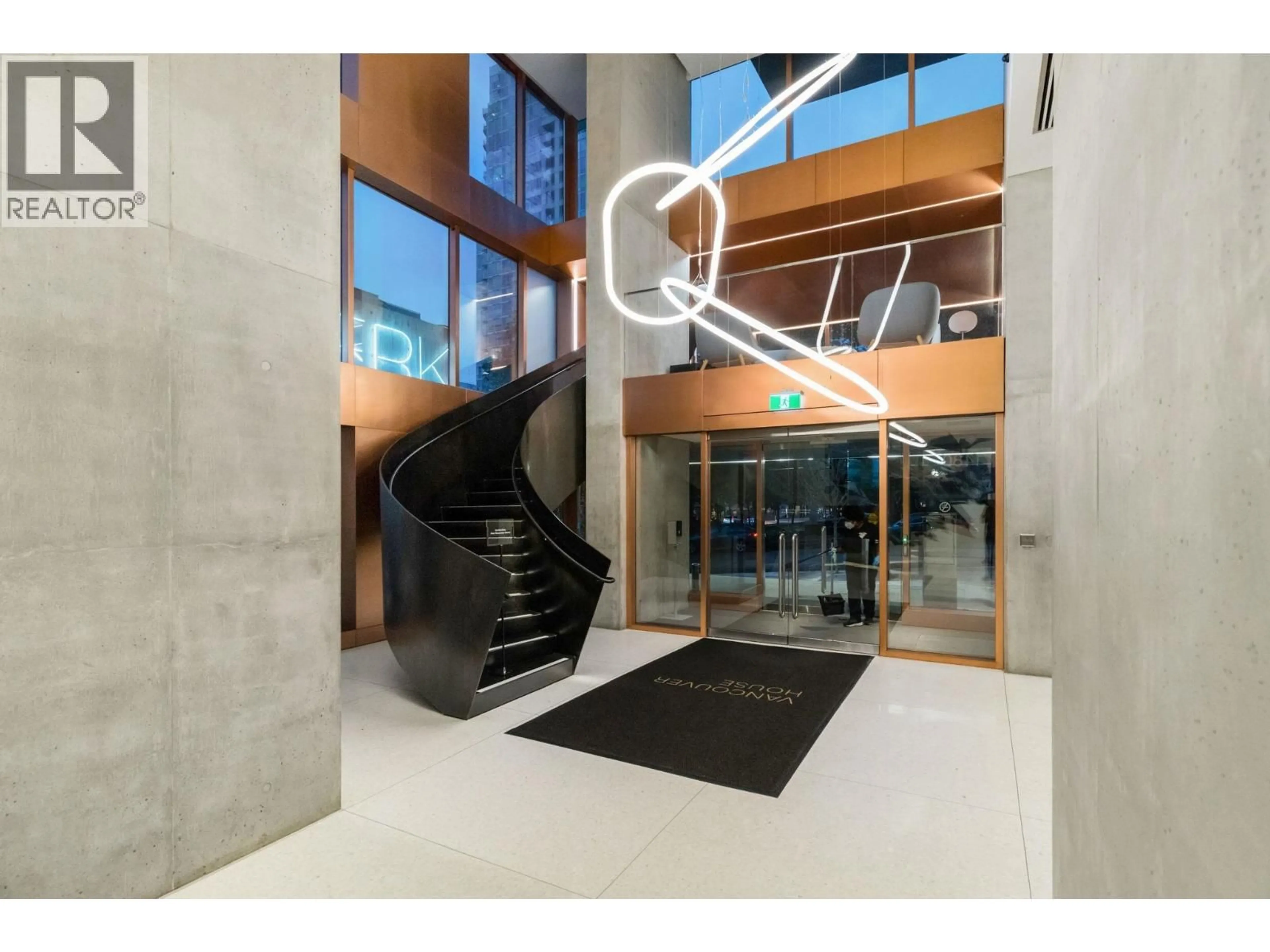 Indoor foyer for 808 - 1480 HOWE STREET, Vancouver British Columbia V6Z0G5