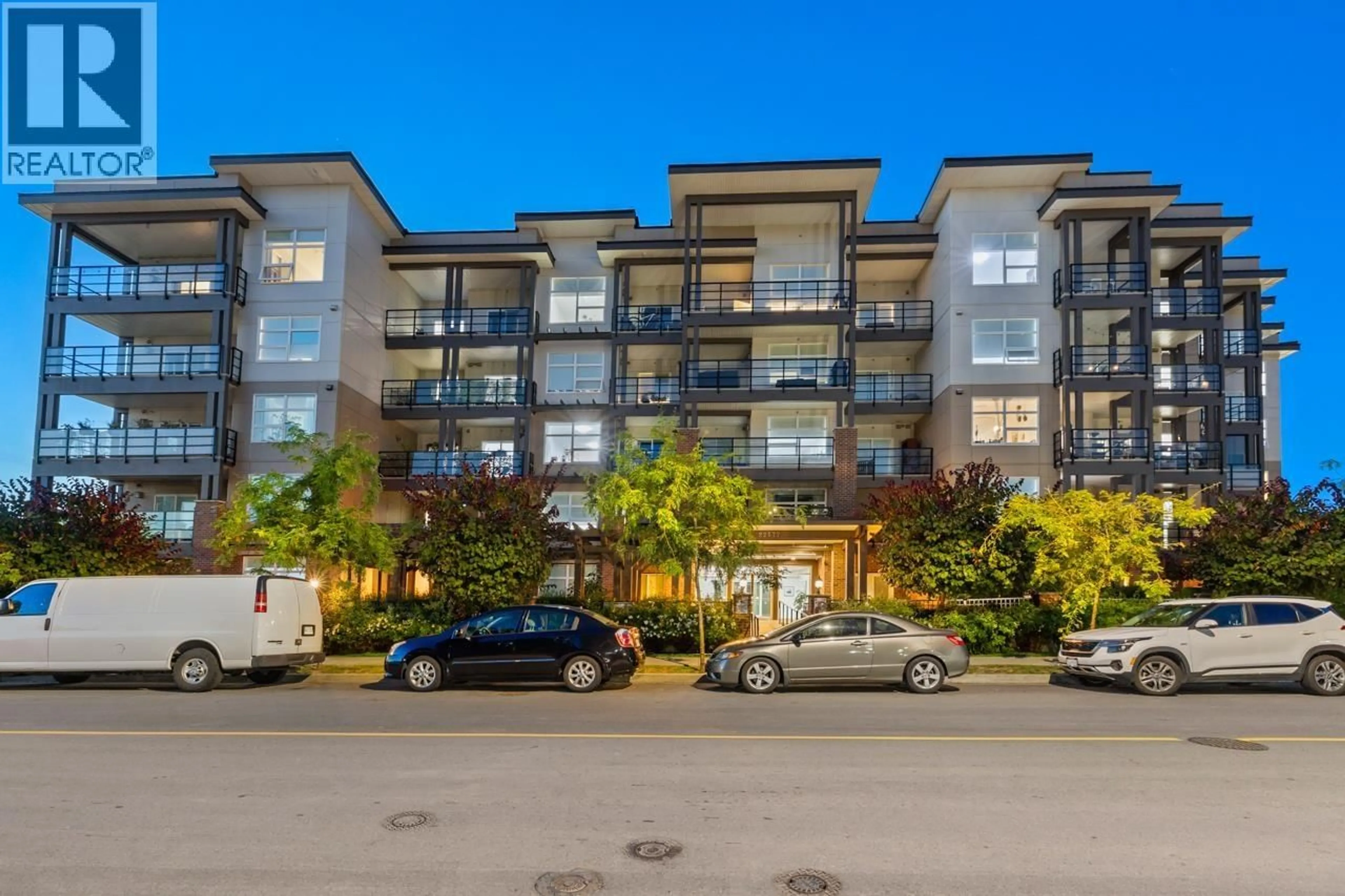 Patio, building for 306 - 22577 ROYAL CRESCENT, Maple Ridge British Columbia V2X2M2