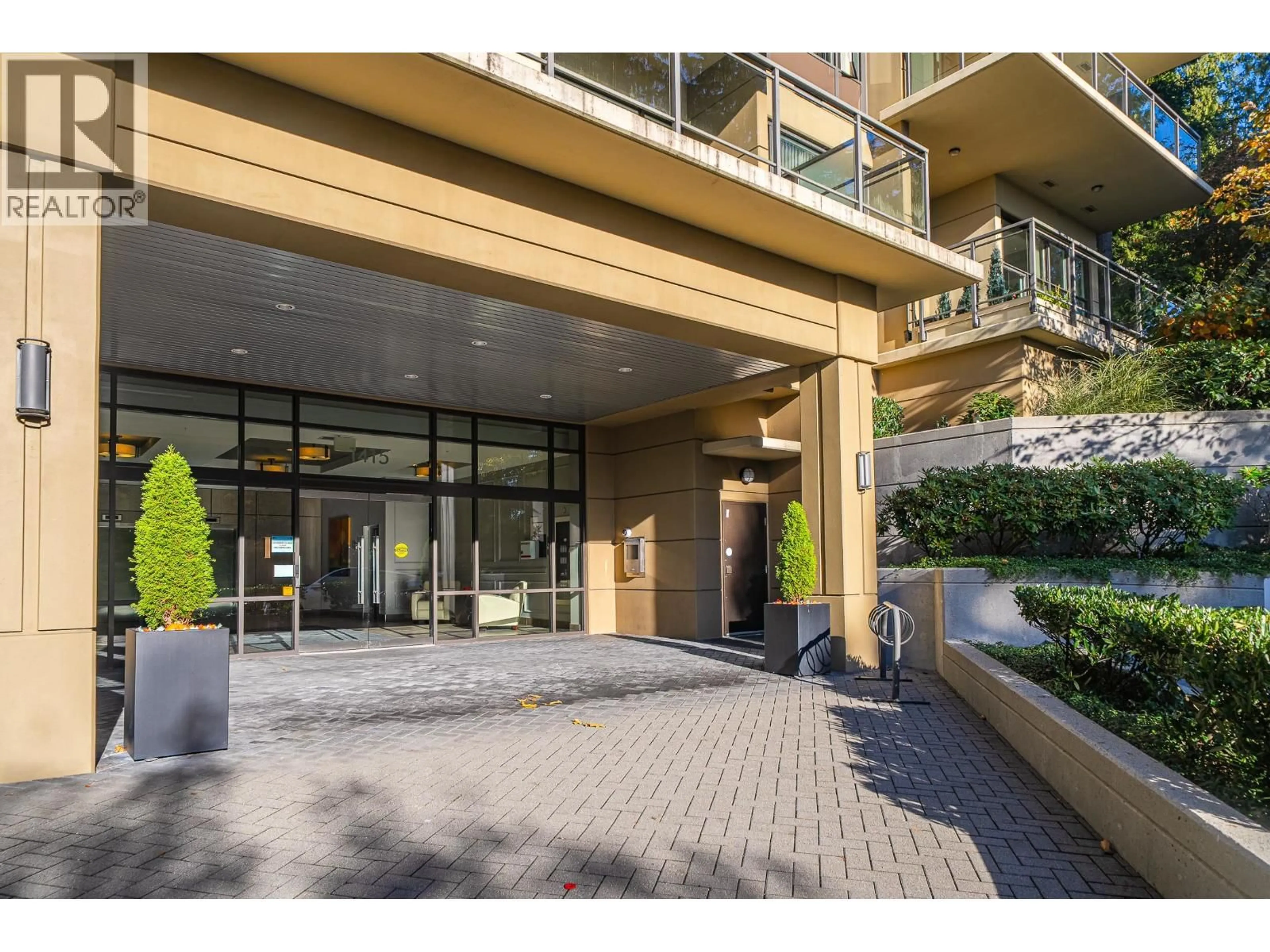 Indoor foyer for 1004 - 1415 PARKWAY BOULEVARD, Coquitlam British Columbia V3E0C7