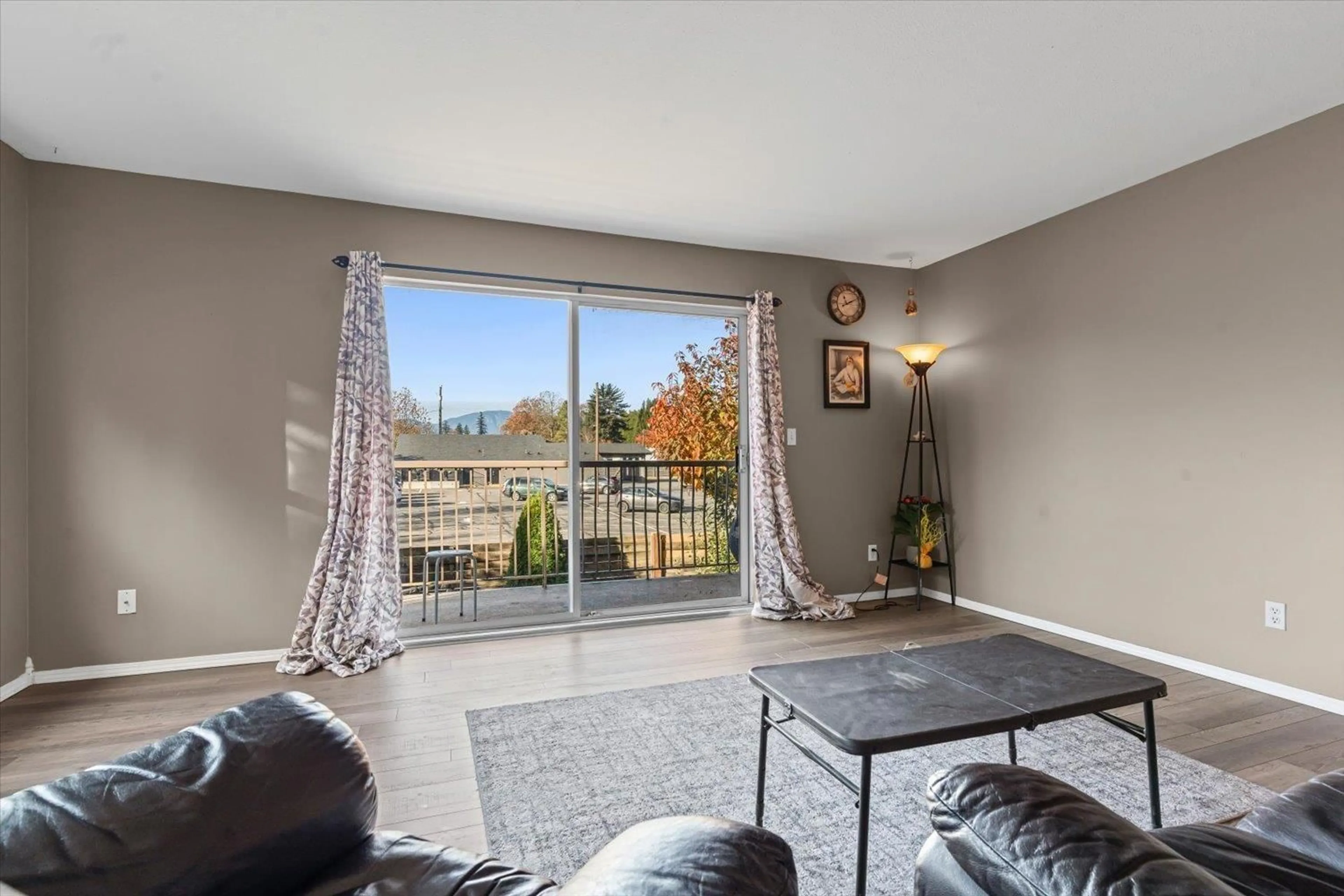 Living room with furniture, unknown for 205 - 45702 WATSON ROAD, Chilliwack British Columbia V2R3E6