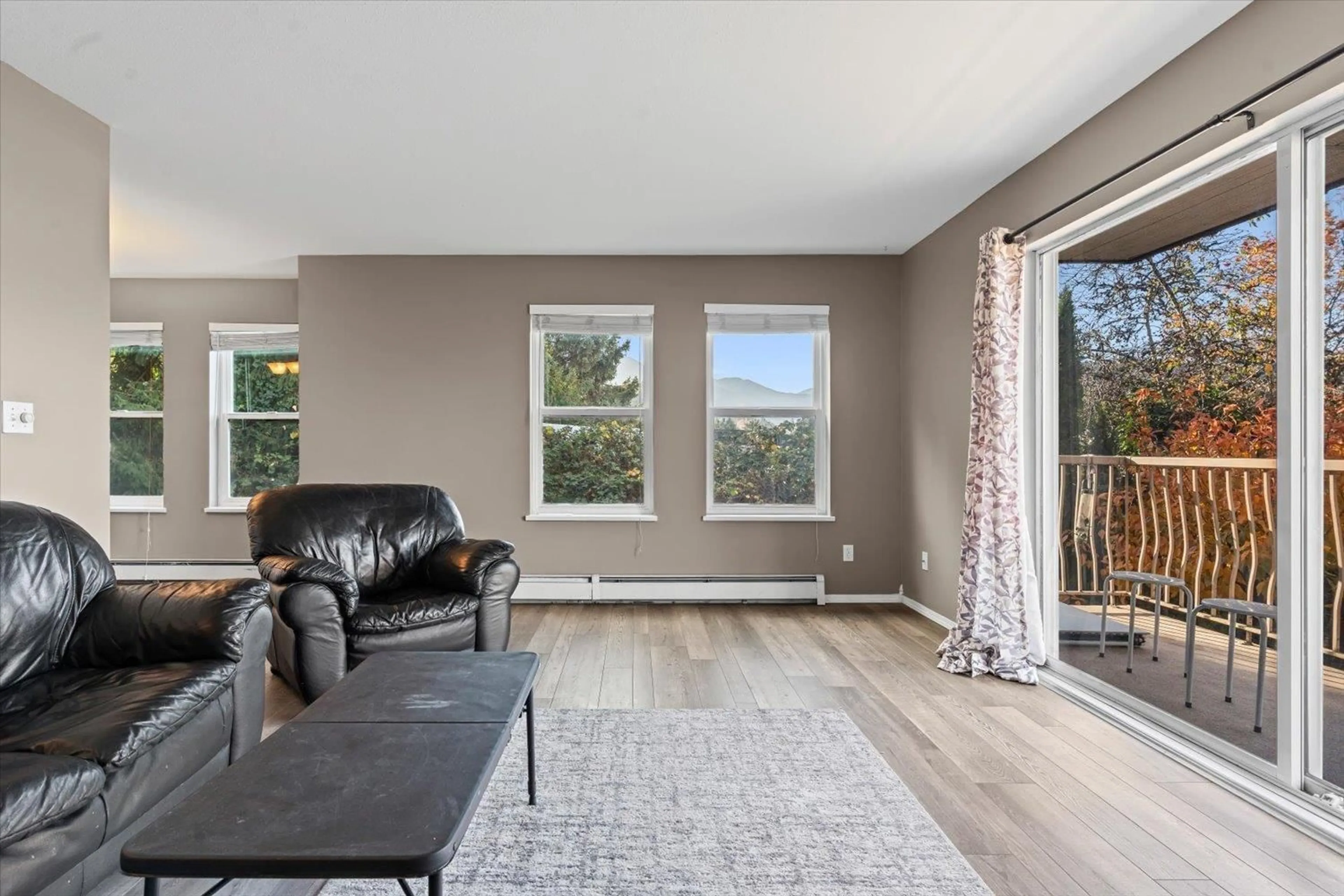 Living room with furniture, unknown for 205 - 45702 WATSON ROAD, Chilliwack British Columbia V2R3E6