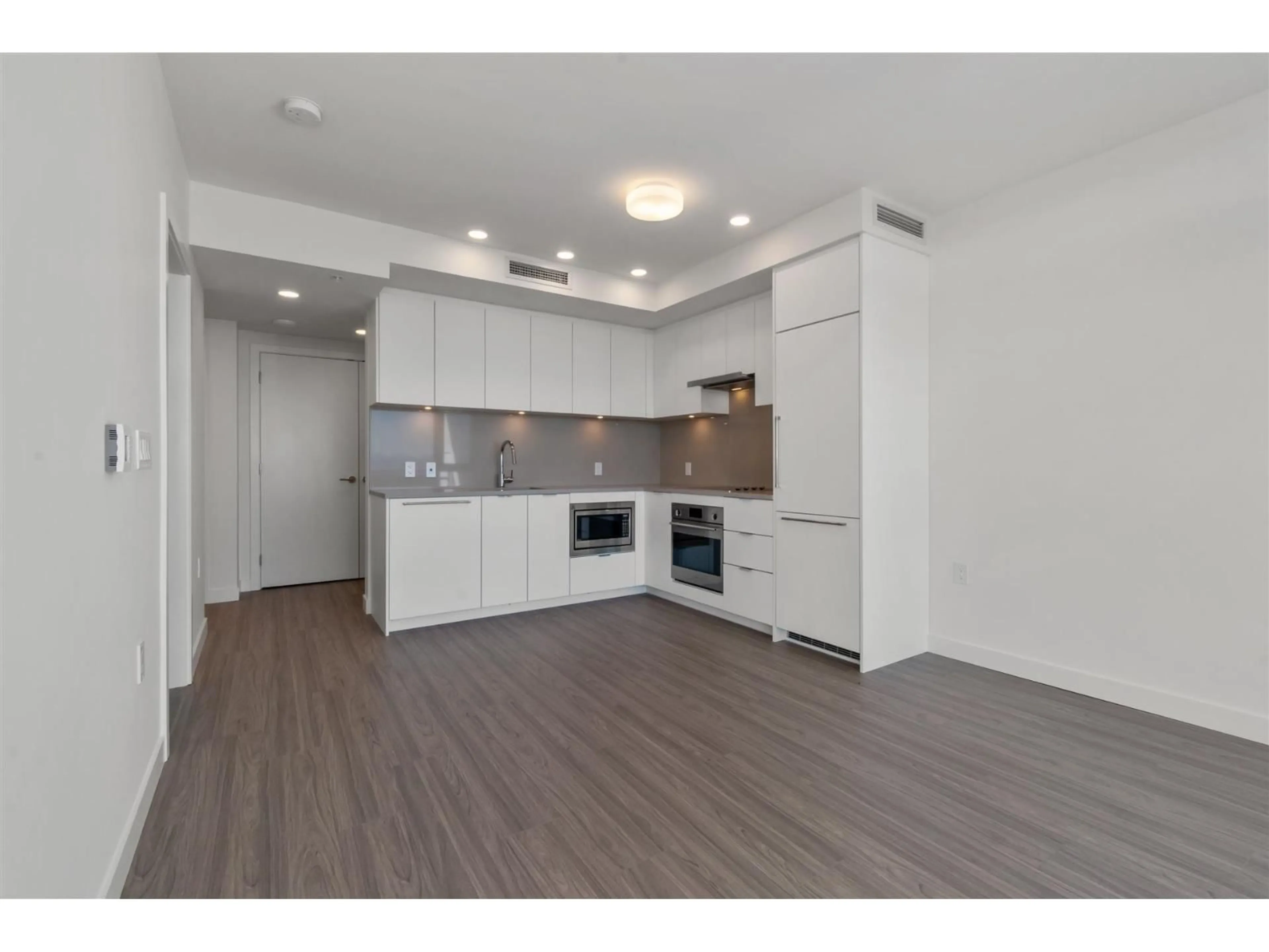 Standard kitchen, wood/laminate floor for 2312 - 13675 107A, Surrey British Columbia V3T0X2