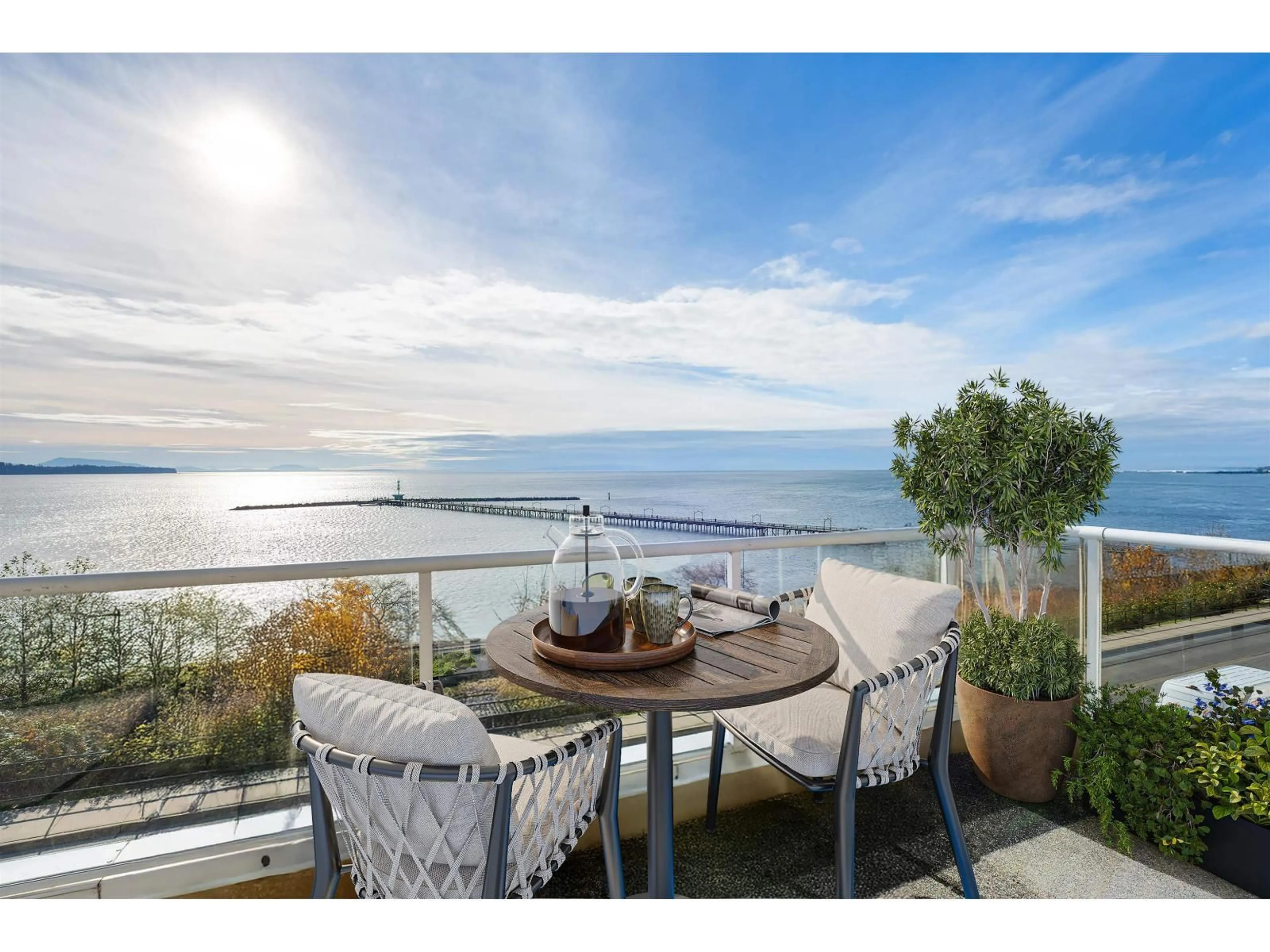 Patio, water/lake/river/ocean view for 3 - 15129 MARINE, White Rock British Columbia V4B1C5