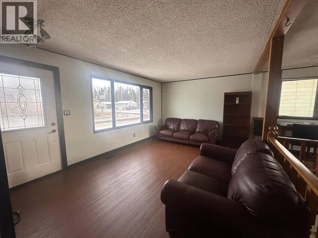 5204 TAMARACK CRESCENT, Fort Nelson 3