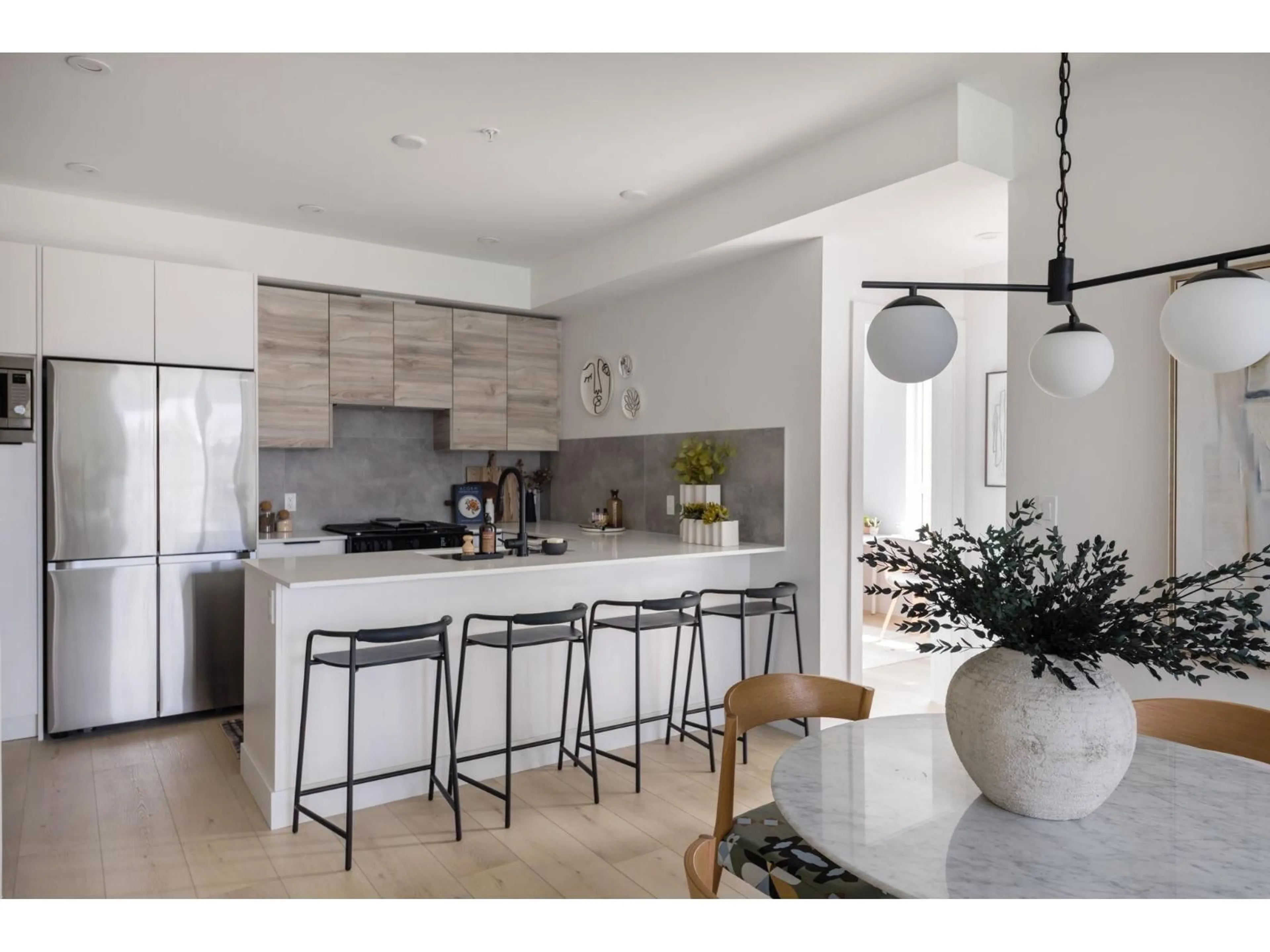 Open concept kitchen, ceramic/tile floor for 610 - 30494 CARDINAL, Abbotsford British Columbia V2T0A5