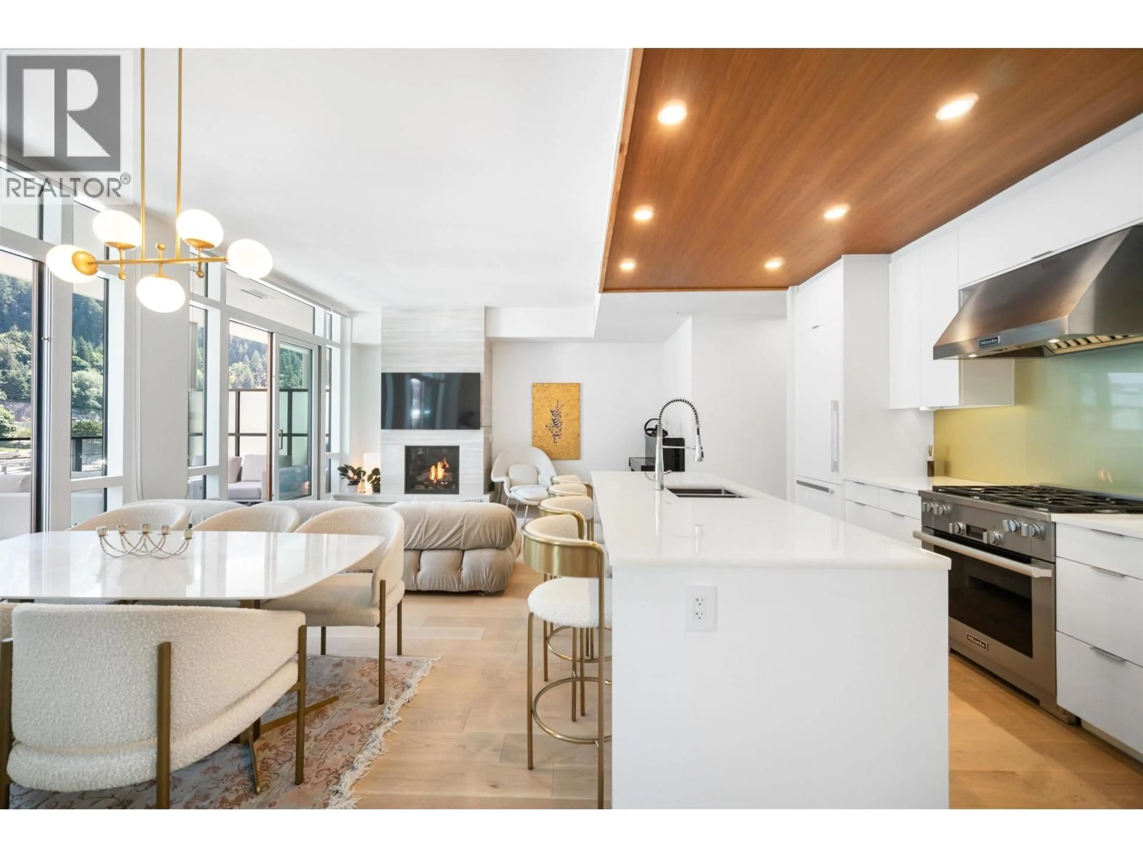 Open concept kitchen, ceramic/tile floor for 301 - 6697 NELSON AVENUE, West Vancouver British Columbia V7W2B2